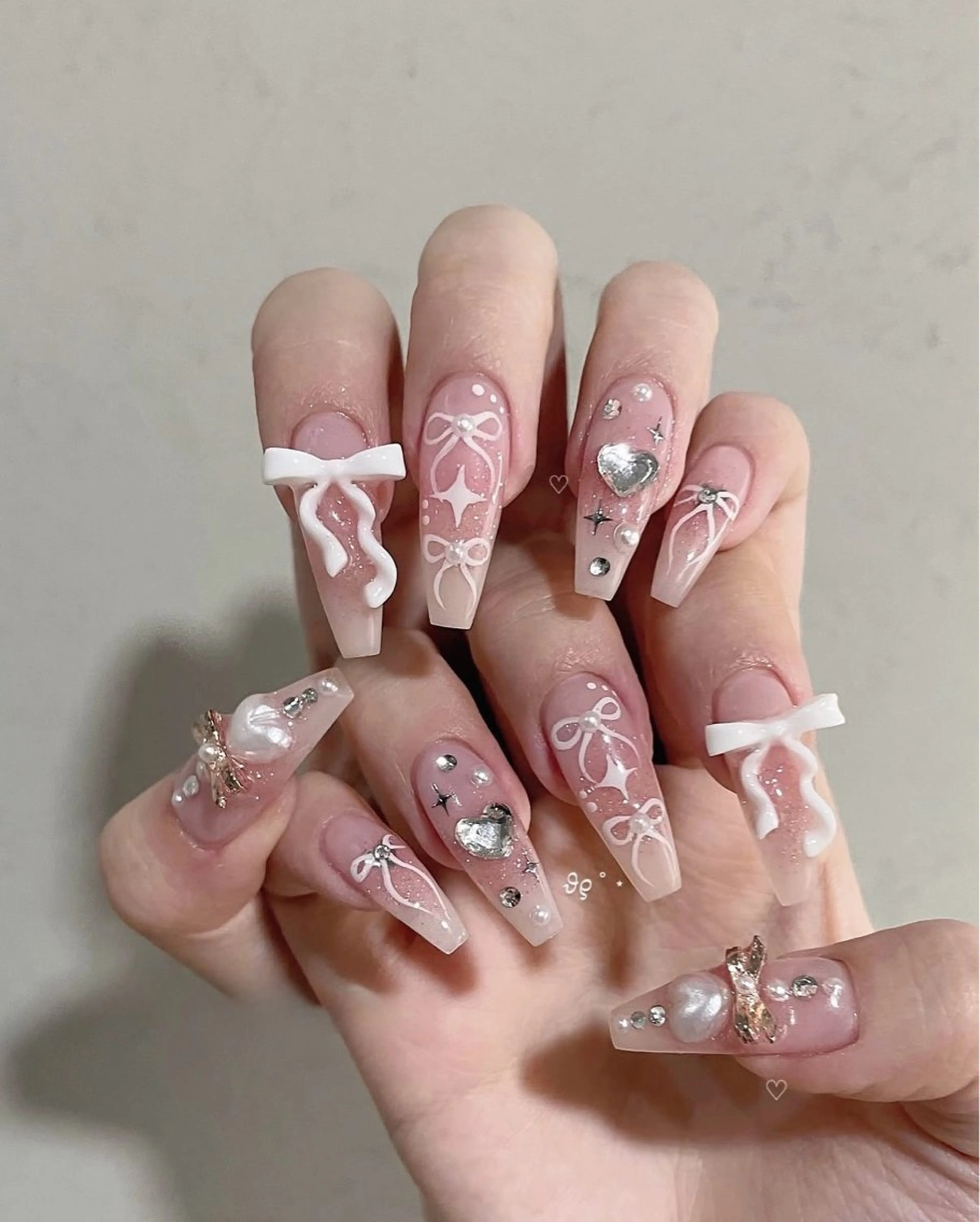 ネイル アートネイル ジェルネイル ガーリー キラキラネイル Nihonthy Nail 新宿のネイルデザイン
