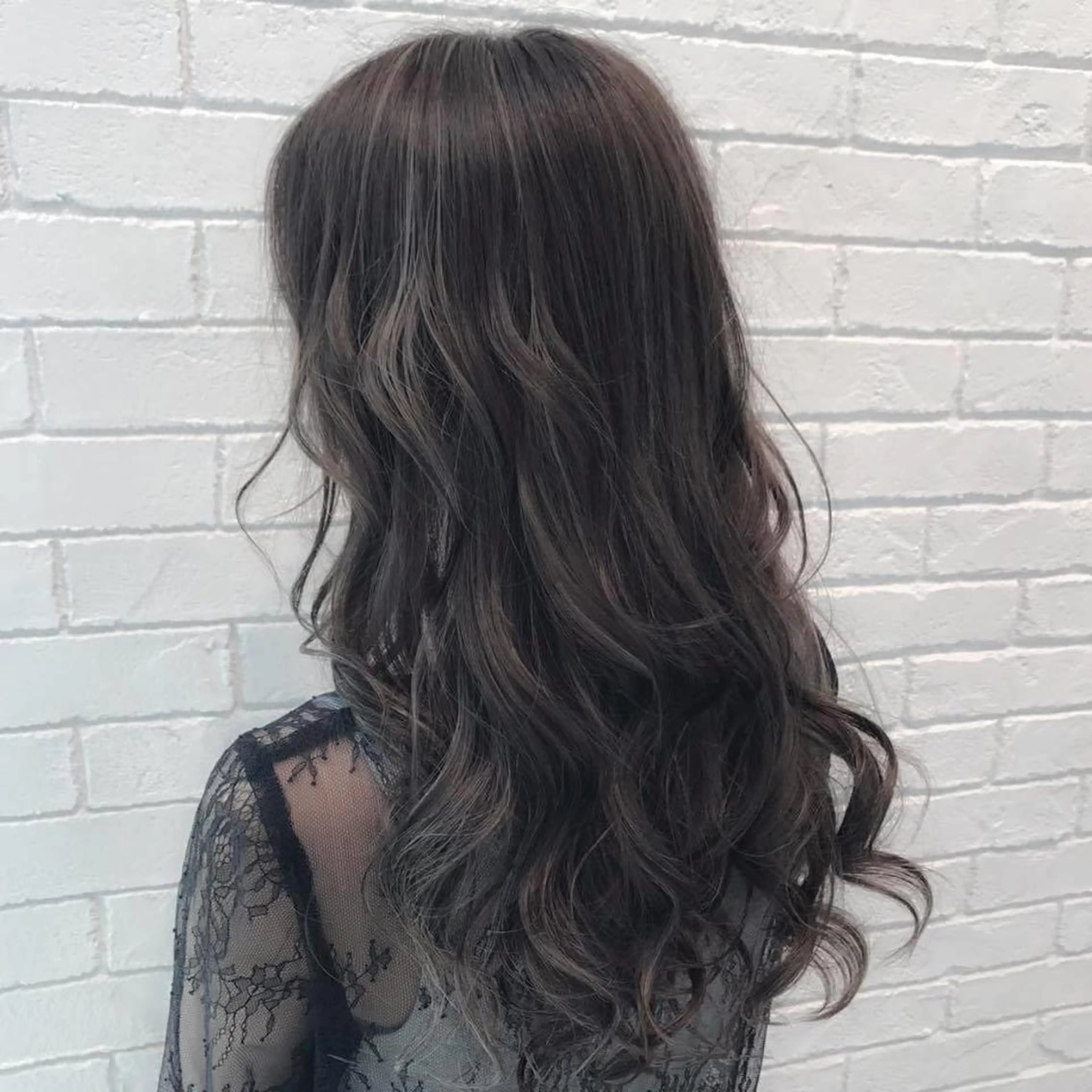 セミロング カラー ブリーチ ケアブリーチ グレージュ ハイライトカラー ハイライト 【透明感、艶髪】西村 有司のヘアスタイル