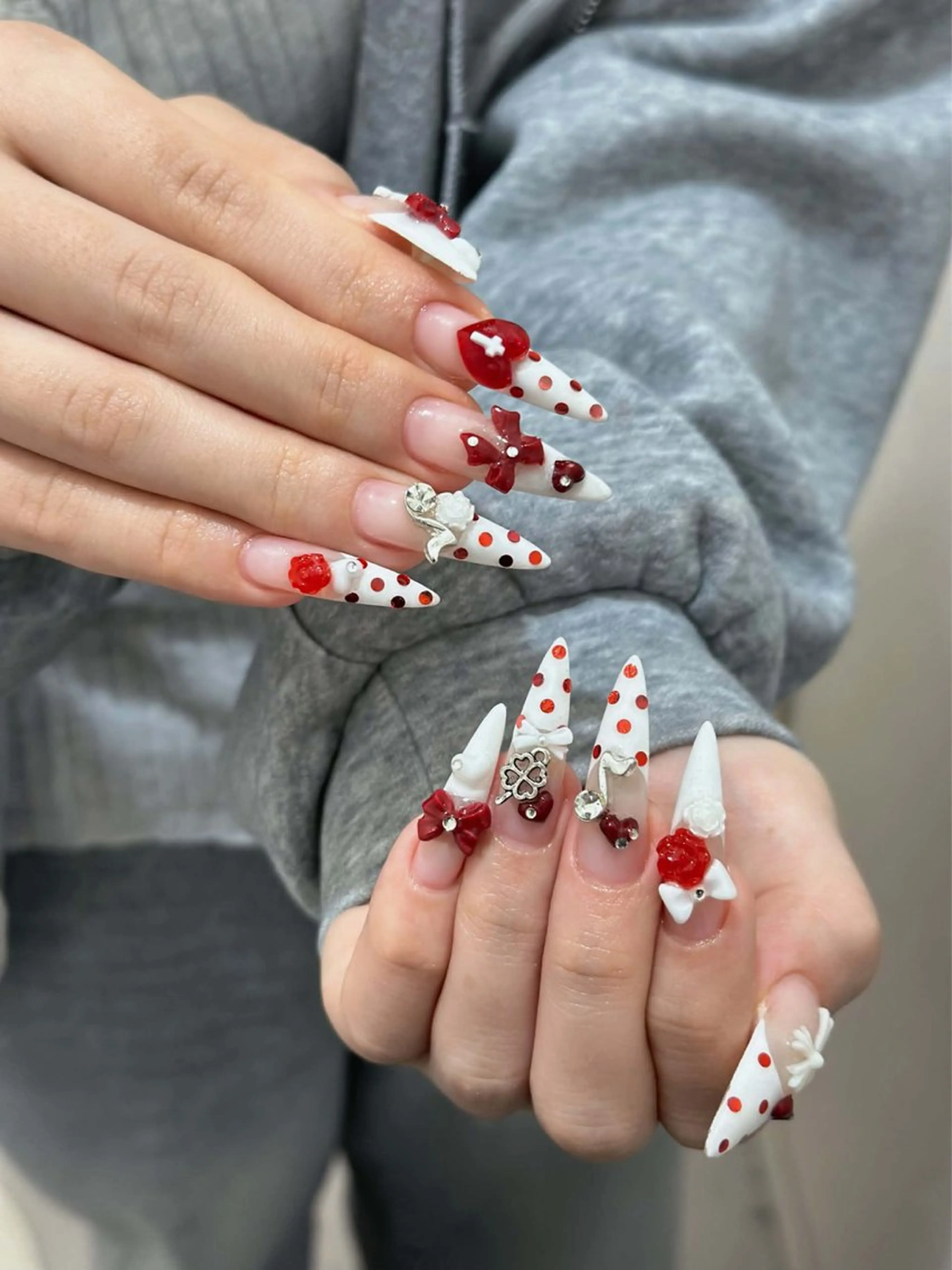 ネイル チークネイル ドット フレンチネイル グラデーション ハート ハンドネイル Julli NailStudioのネイルデザイン