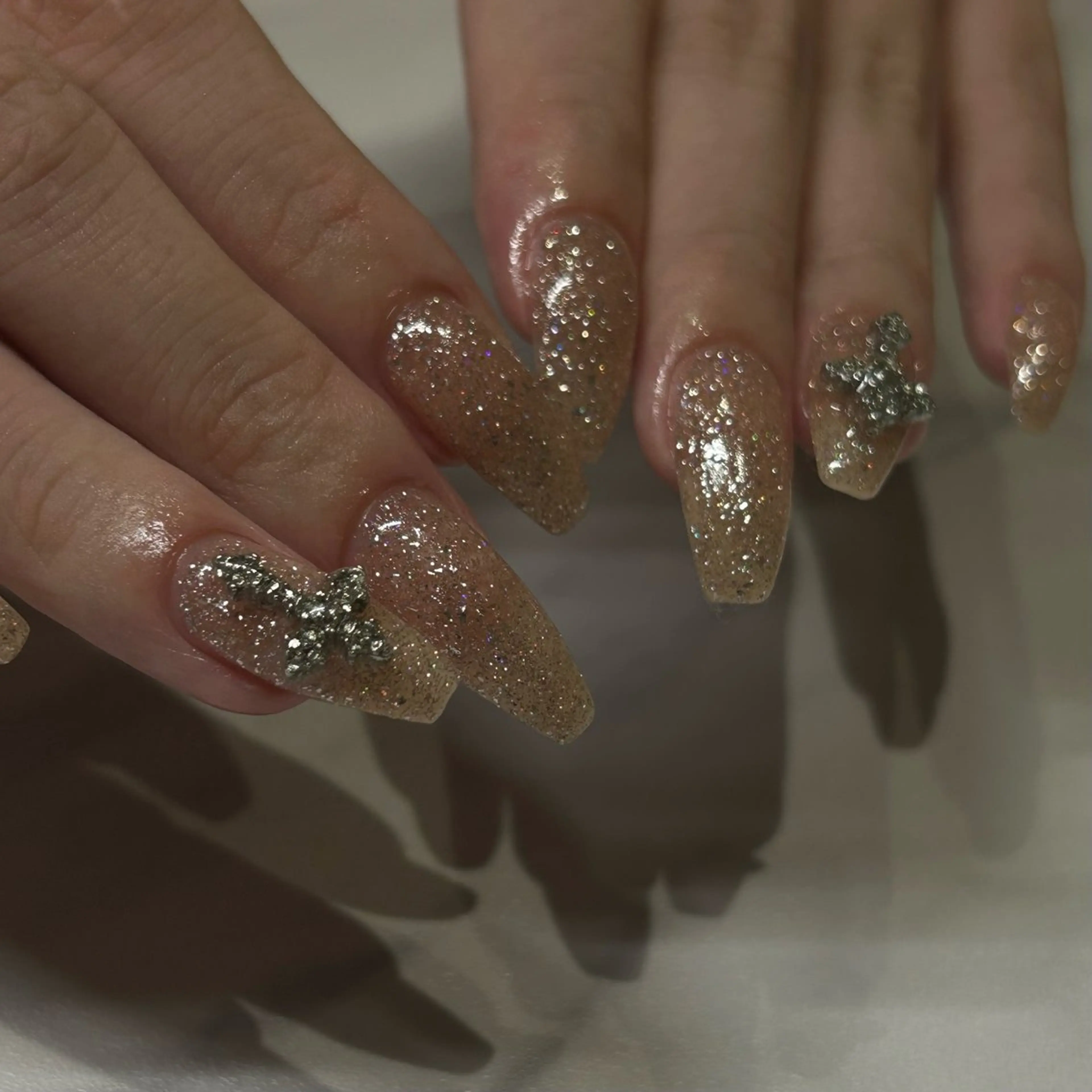 ネイル ハンドネイル mikoto 🎀 艶々美フォルムのネイルデザイン