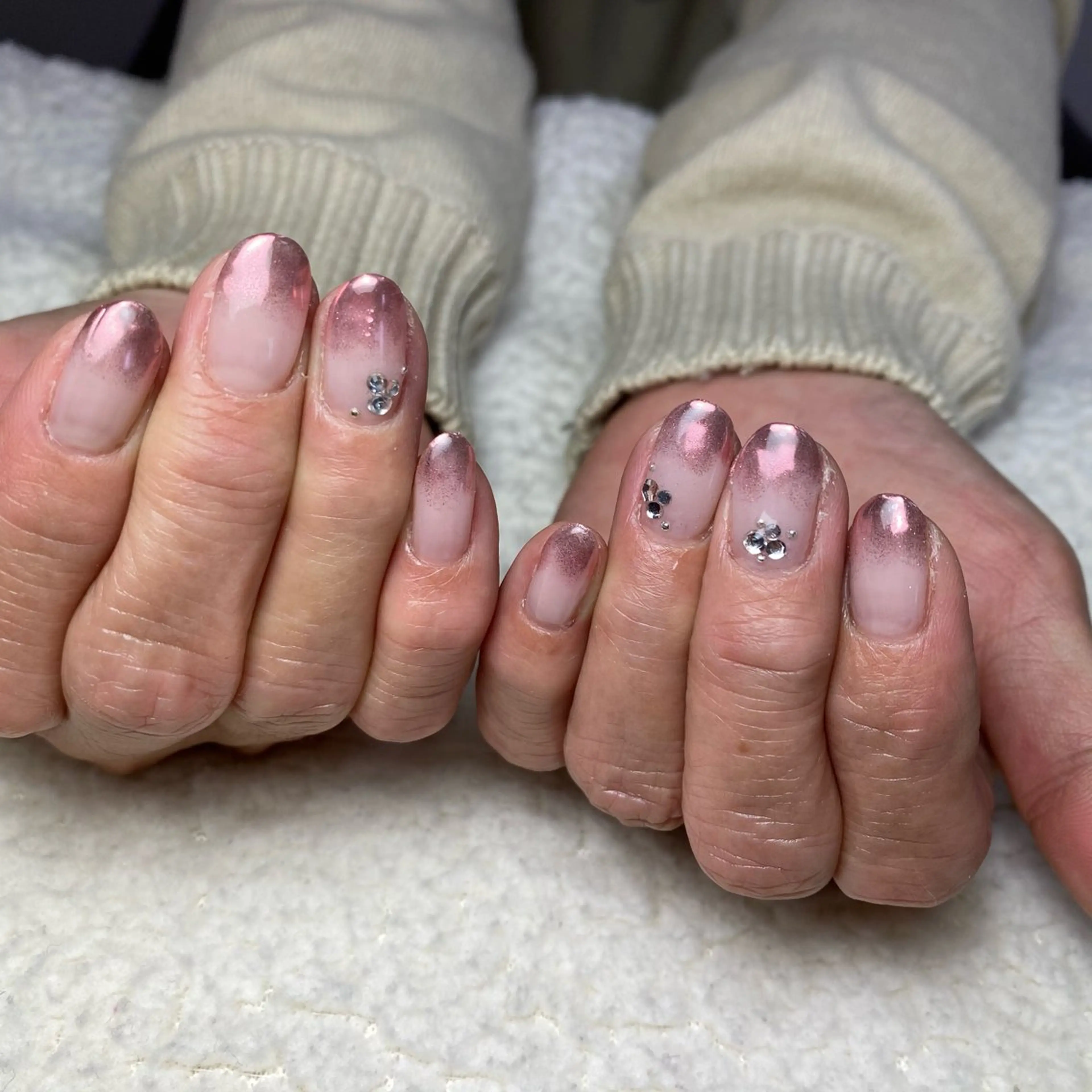 ネイル グラデーション ミラーネイル 春ネイル ハンドネイル COCO+所属・COCO +のエステ・リラクイメージ