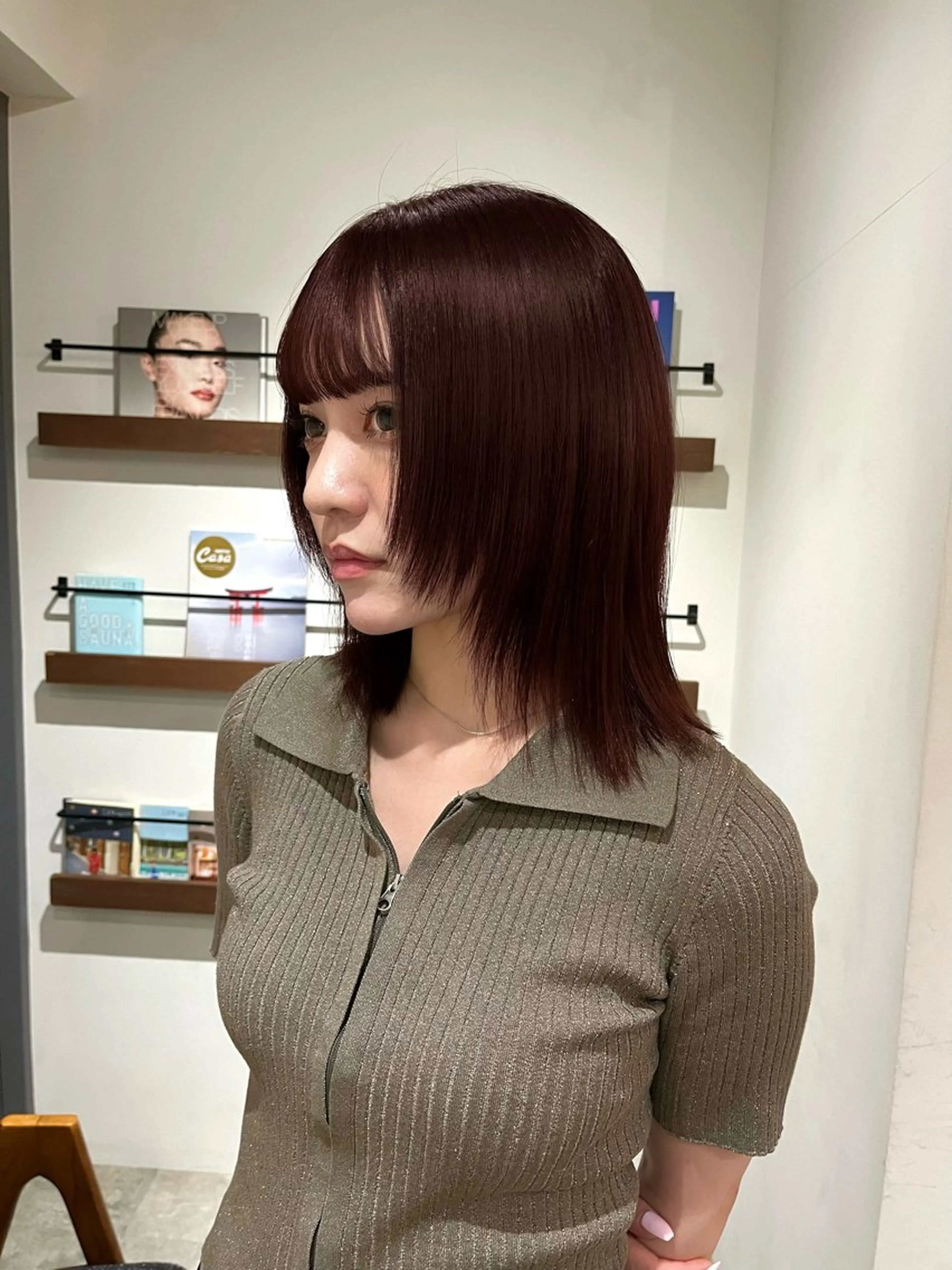 ミディアム カラー 渡邊 百咲のヘアスタイル
