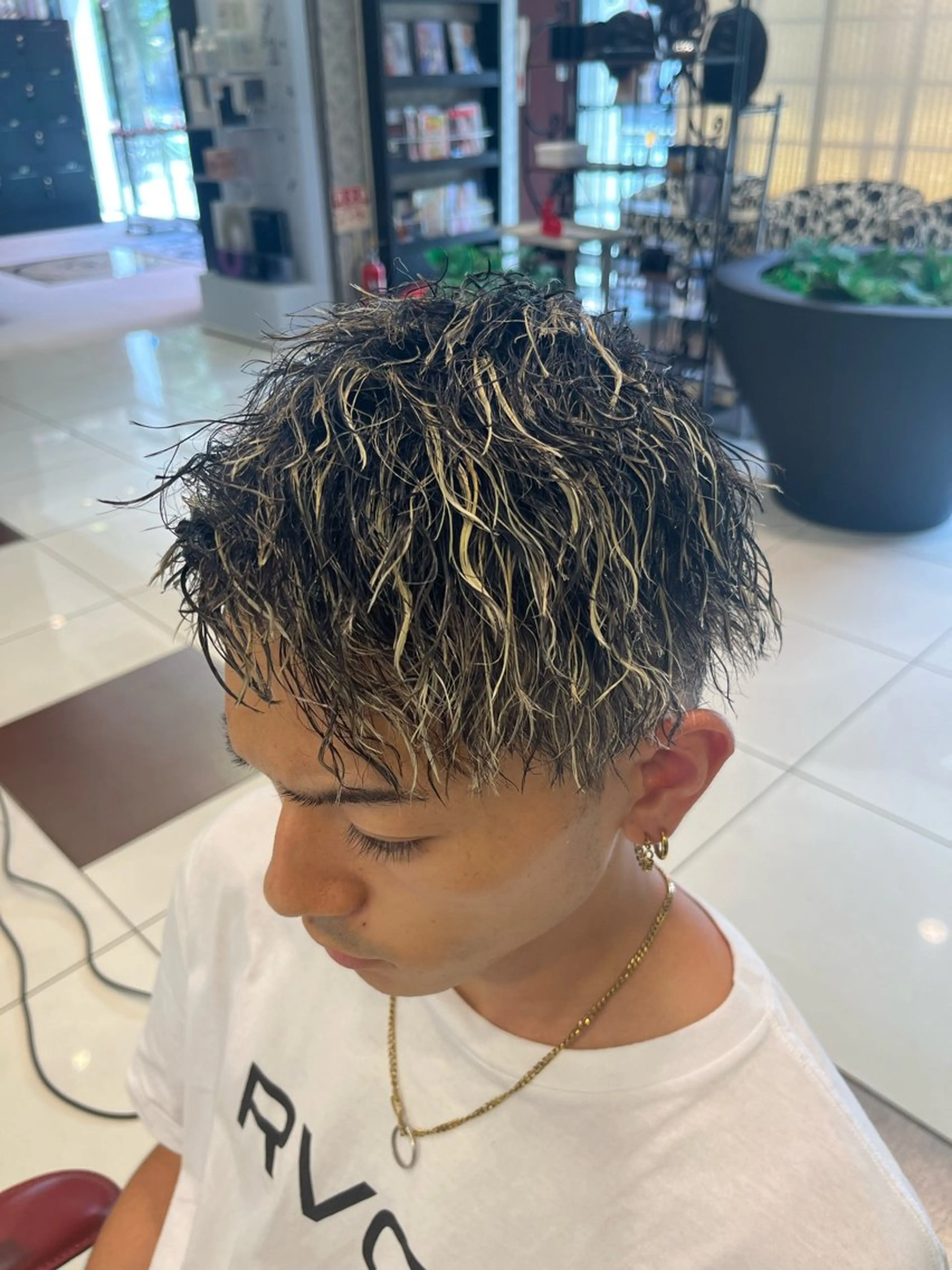 ショート カラー パーマ メンズ ブリーチパーマ🌍 正木天のヘアスタイル