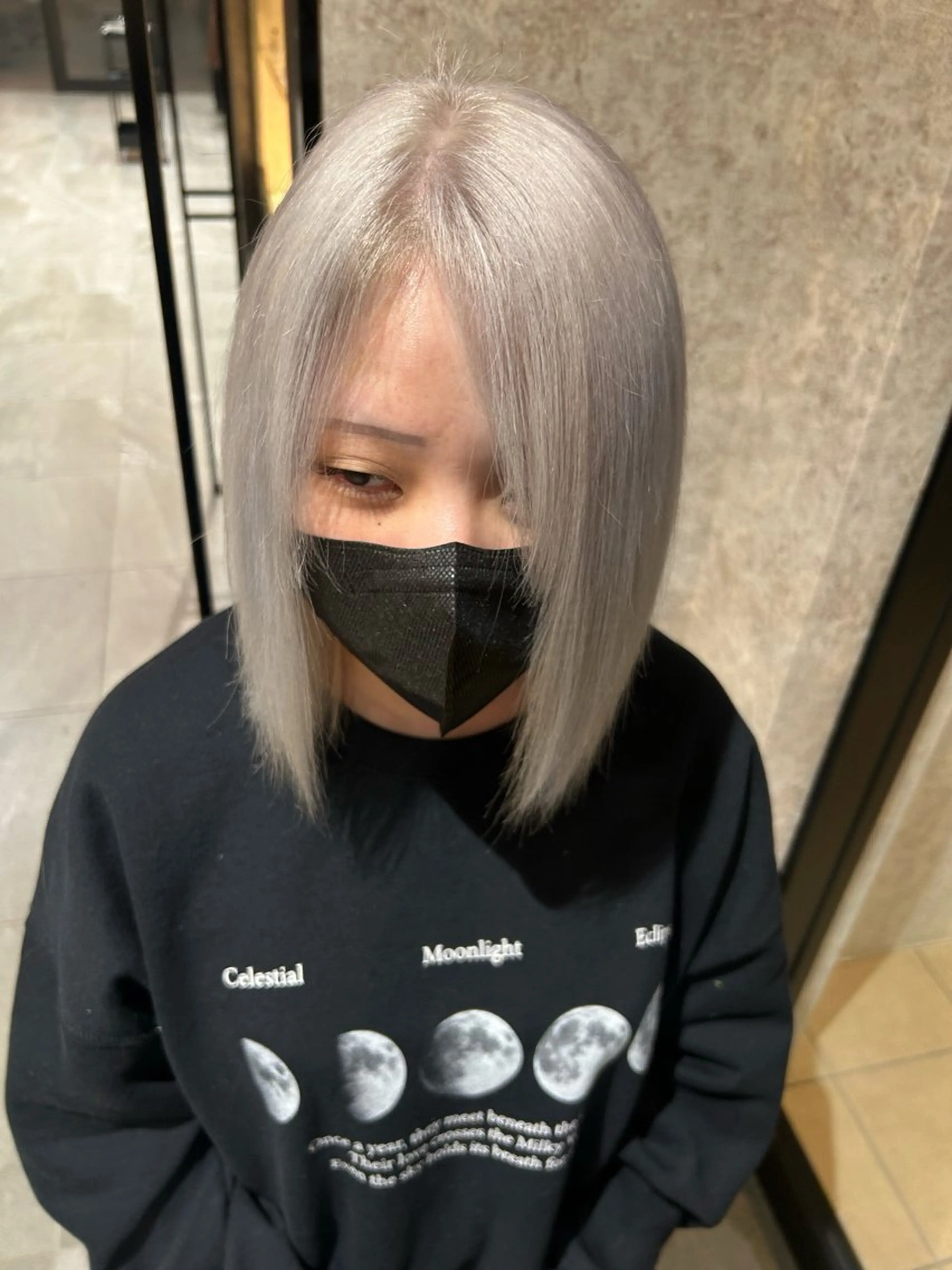 カラー ベージュカラー ホワイトベージュ ヘアカラー トリートメント Kobayashi ハイライト/ショートのヘアスタイル