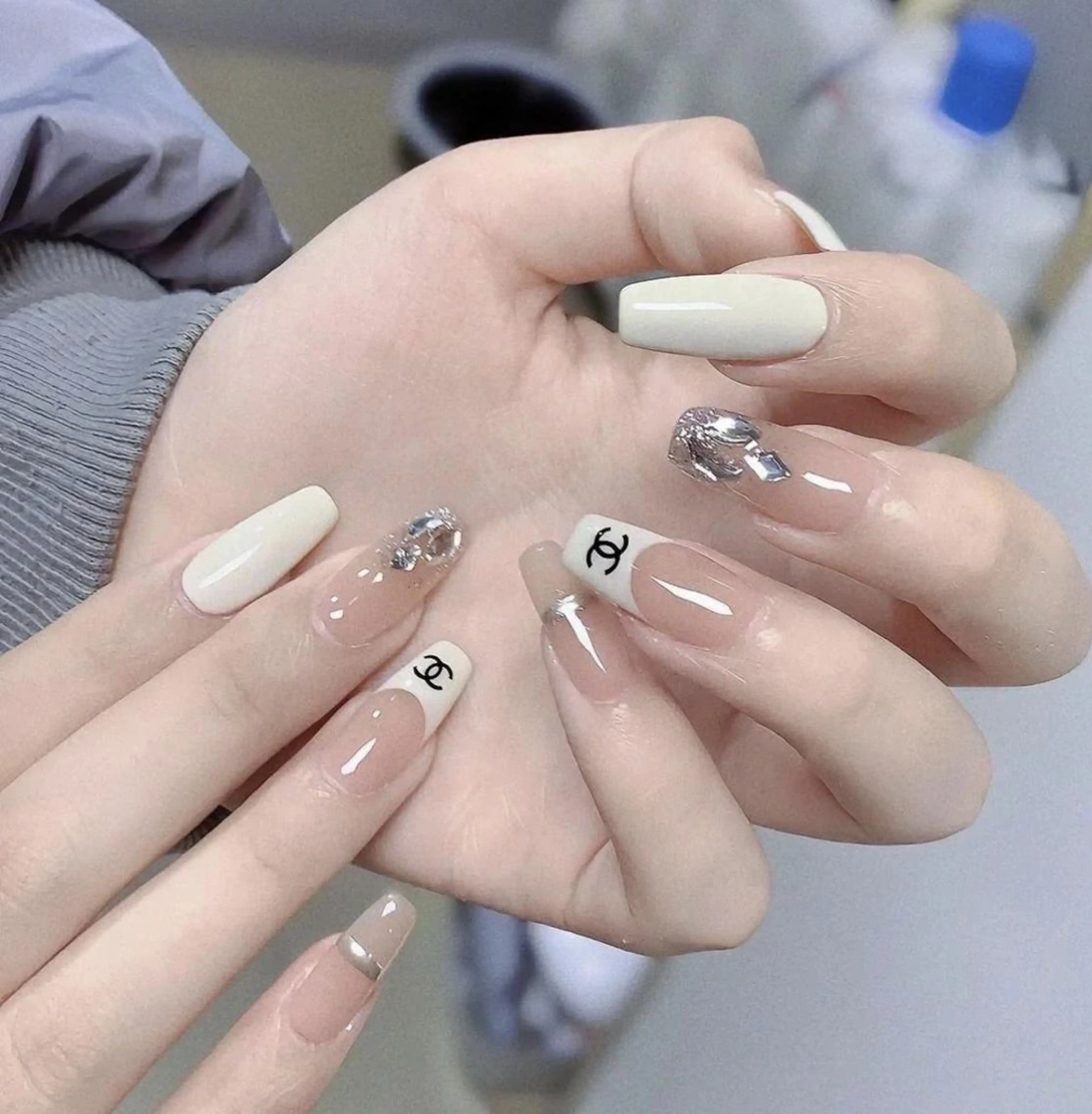 ネイル アートネイル 長さ出し ネイルチップ Queens momoのネイルデザイン