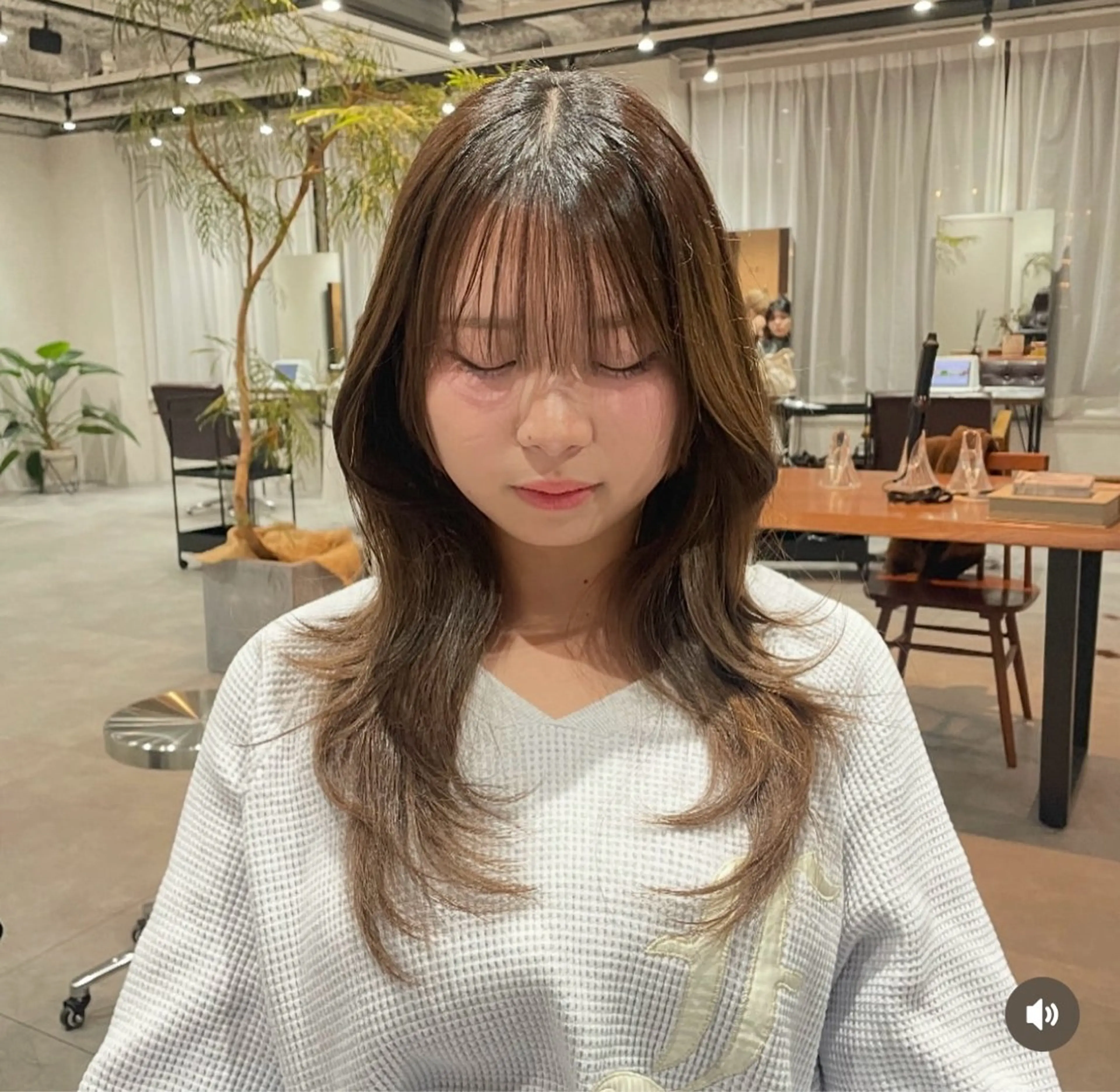 セミロング カット 元平 未祐のヘアスタイル