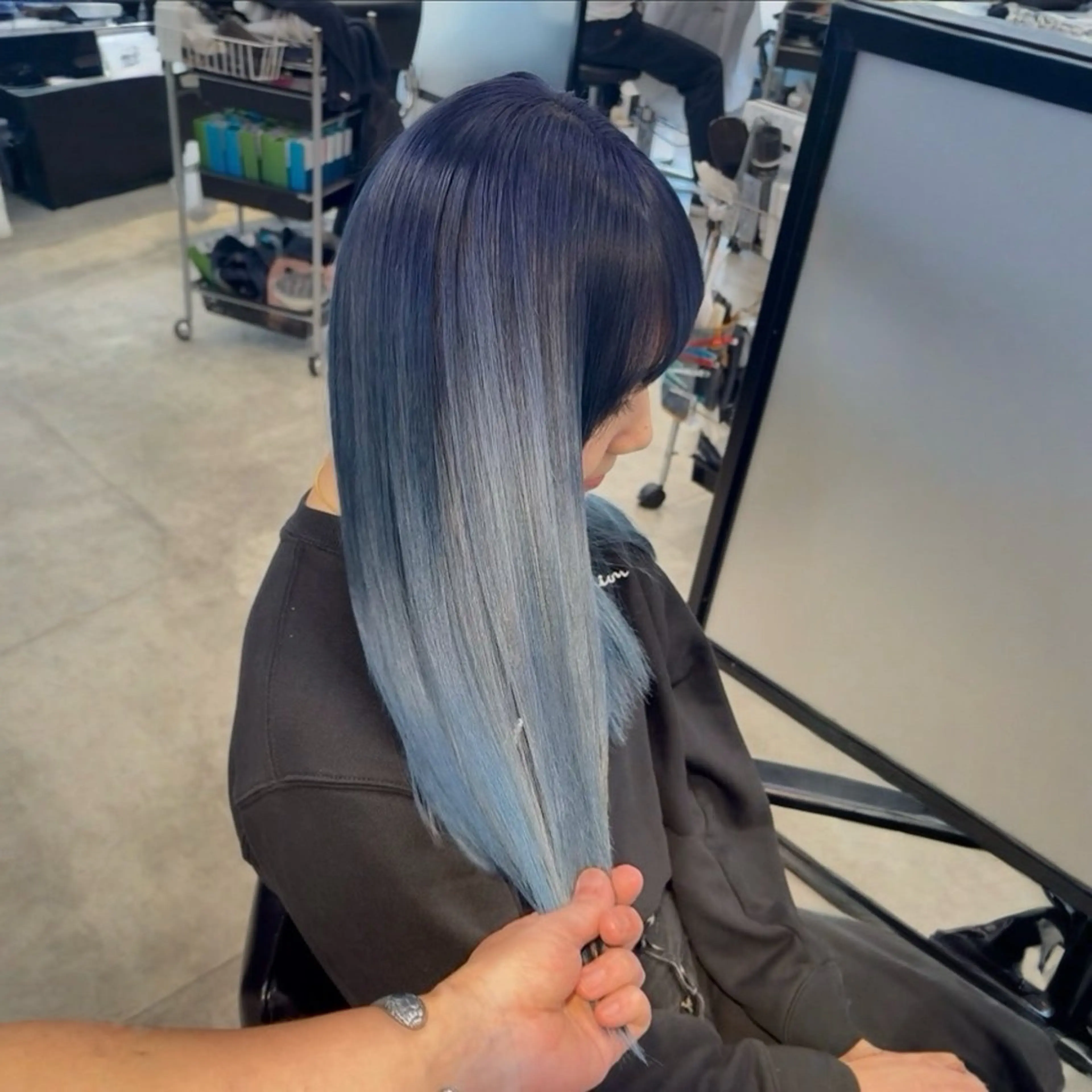 ロング カラー ヘアカラー 及川シゲル 髪質改善講師のヘアスタイル