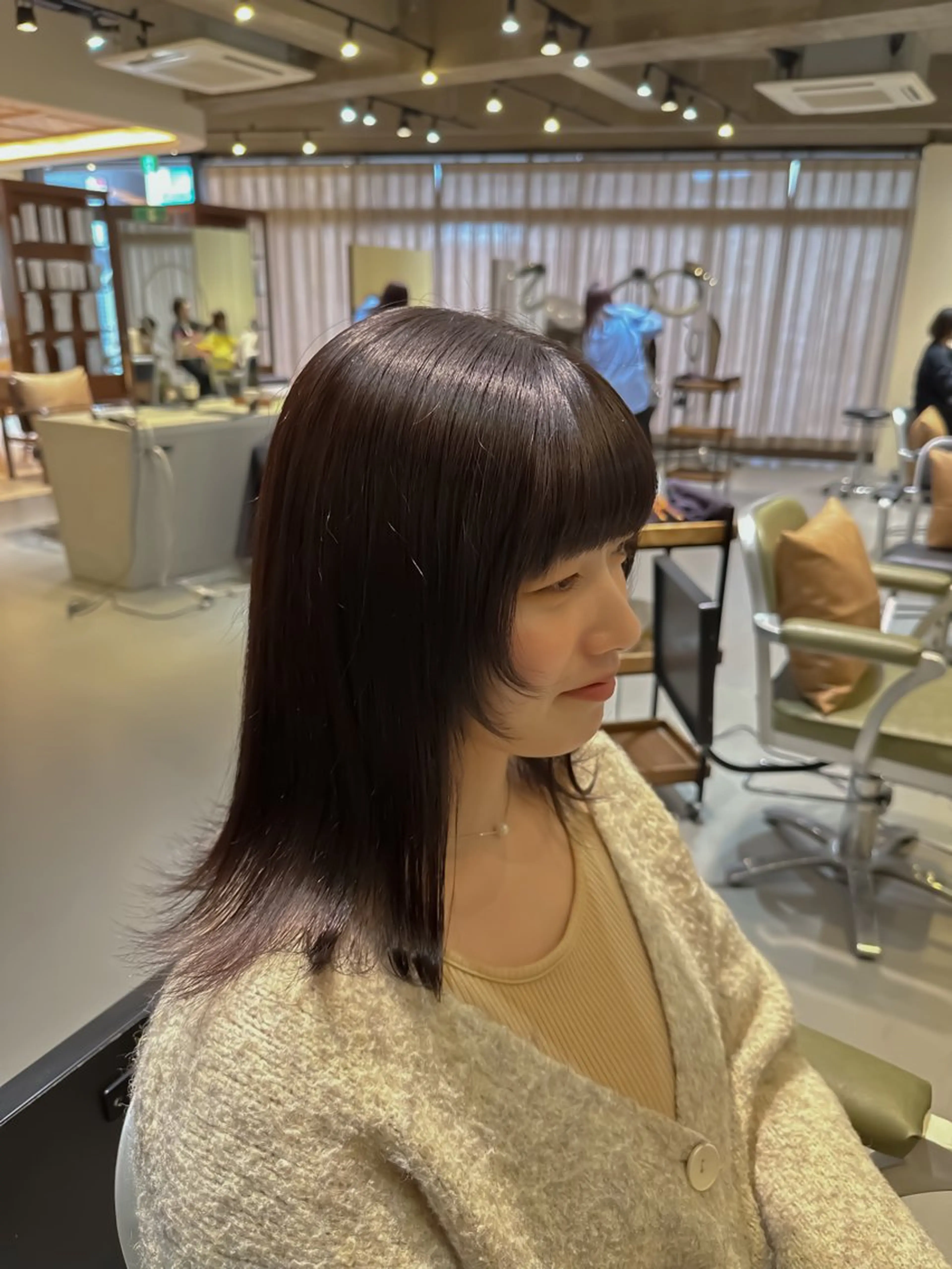 ミディアム レイヤーカット こがねざわみさき 🦭透明感カラーのヘアスタイル