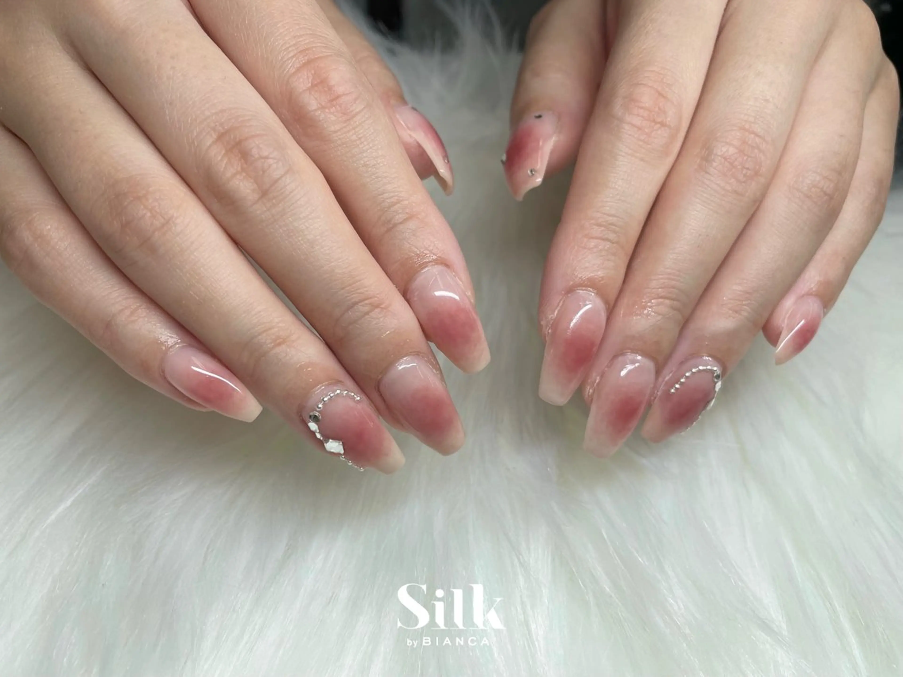 ネイル チークネイル ワンホンネイル Silk by Bianca かっちのネイルデザイン