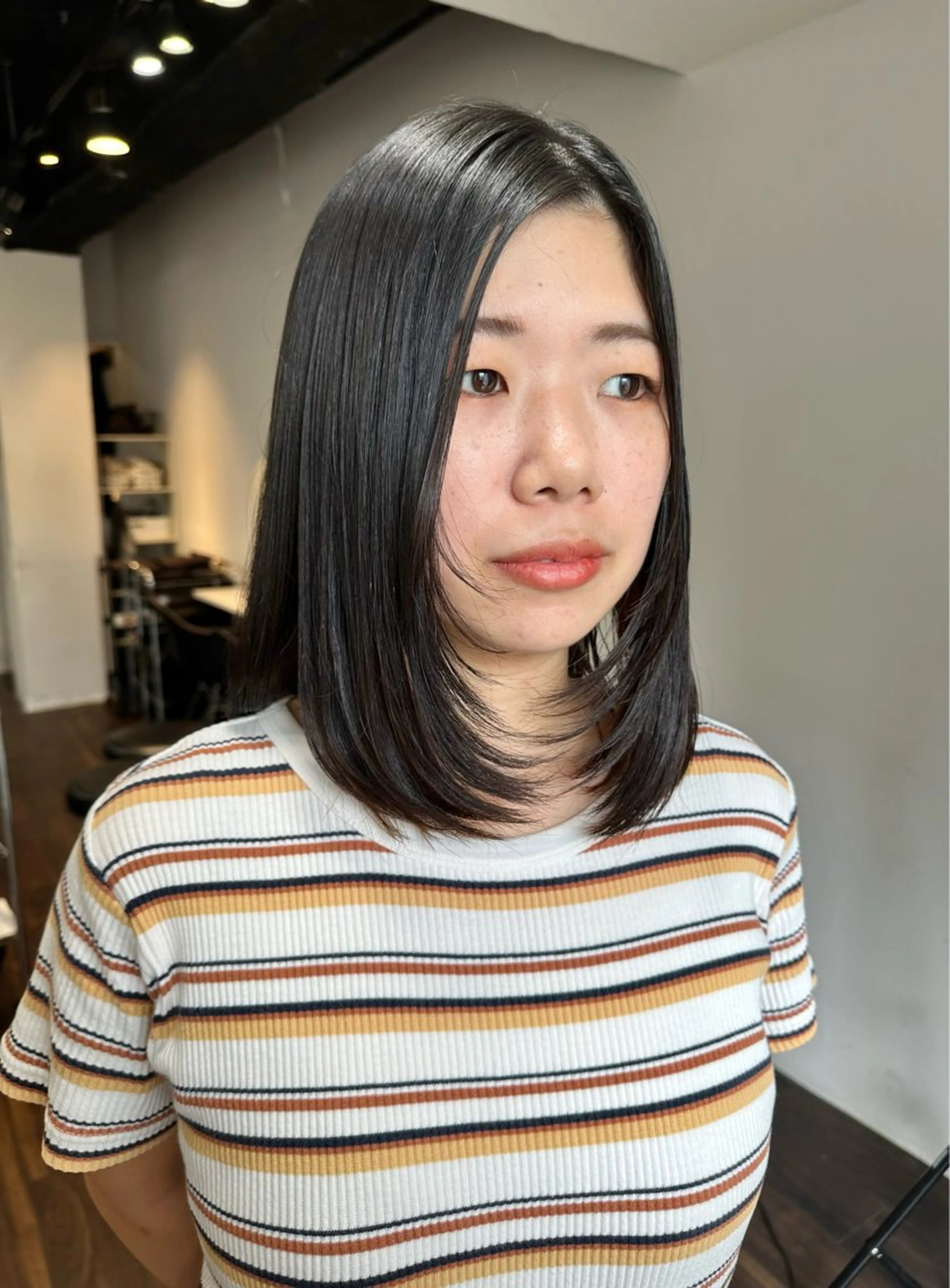 ミディアム カット トリートメント 艶髪カラー/レイヤ ー支持No.1renのヘアスタイル