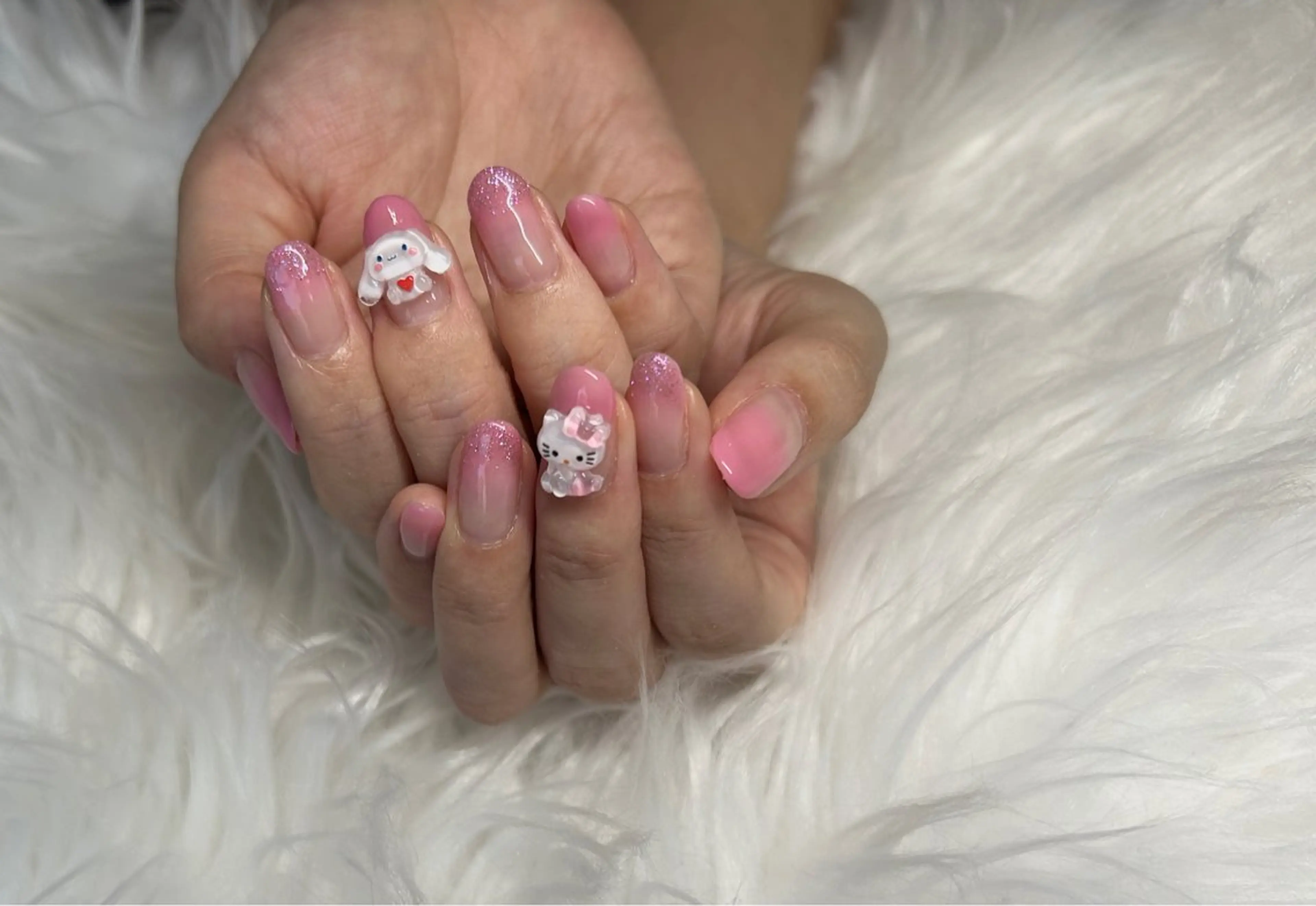 ネイル グラデーション HENECY🍓 momokaのネイルデザイン