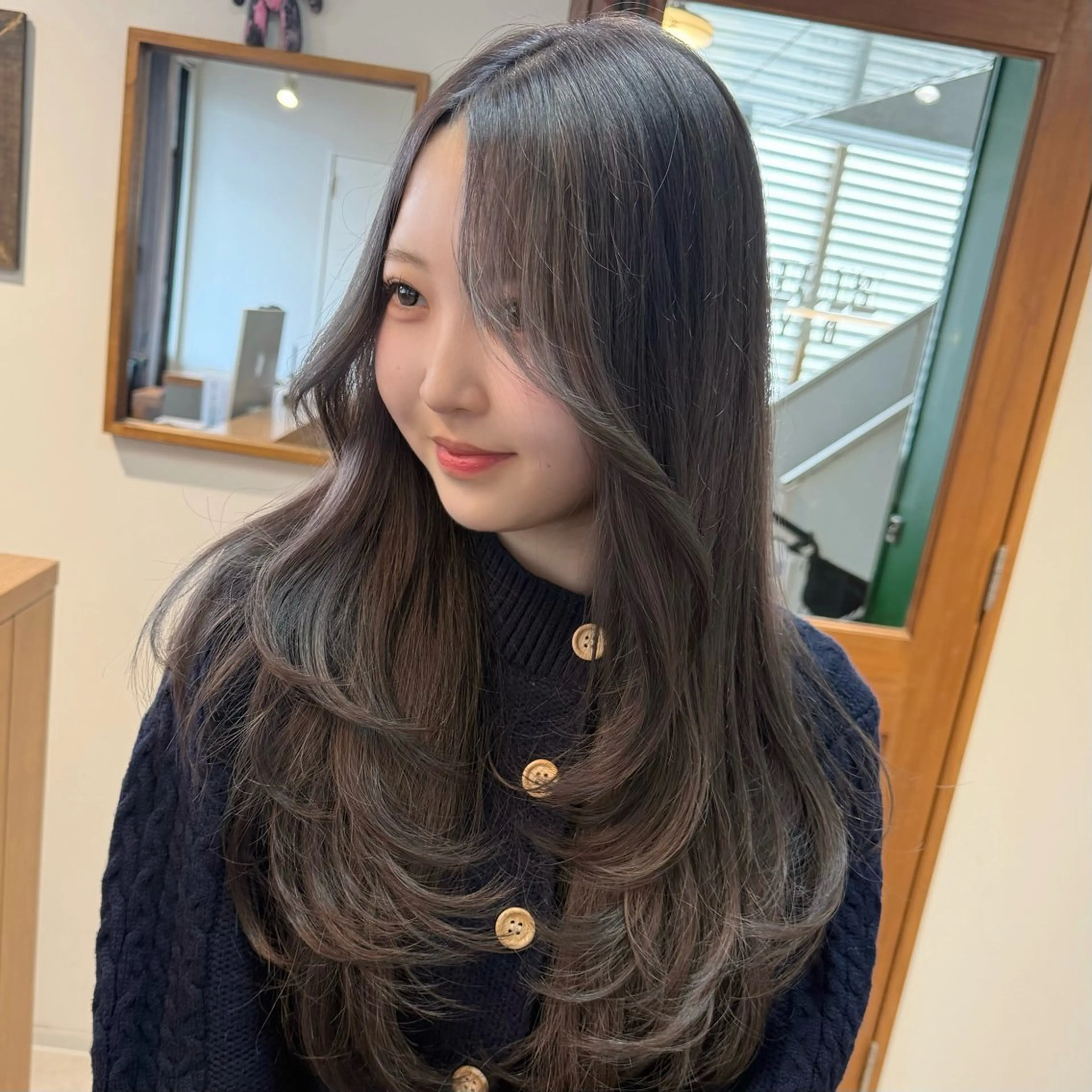 ロング カラー アッシュ アッシュグレー アッシュグレージュ グレージュ レイヤーカット 岡本 太陽☀️のヘアスタイル