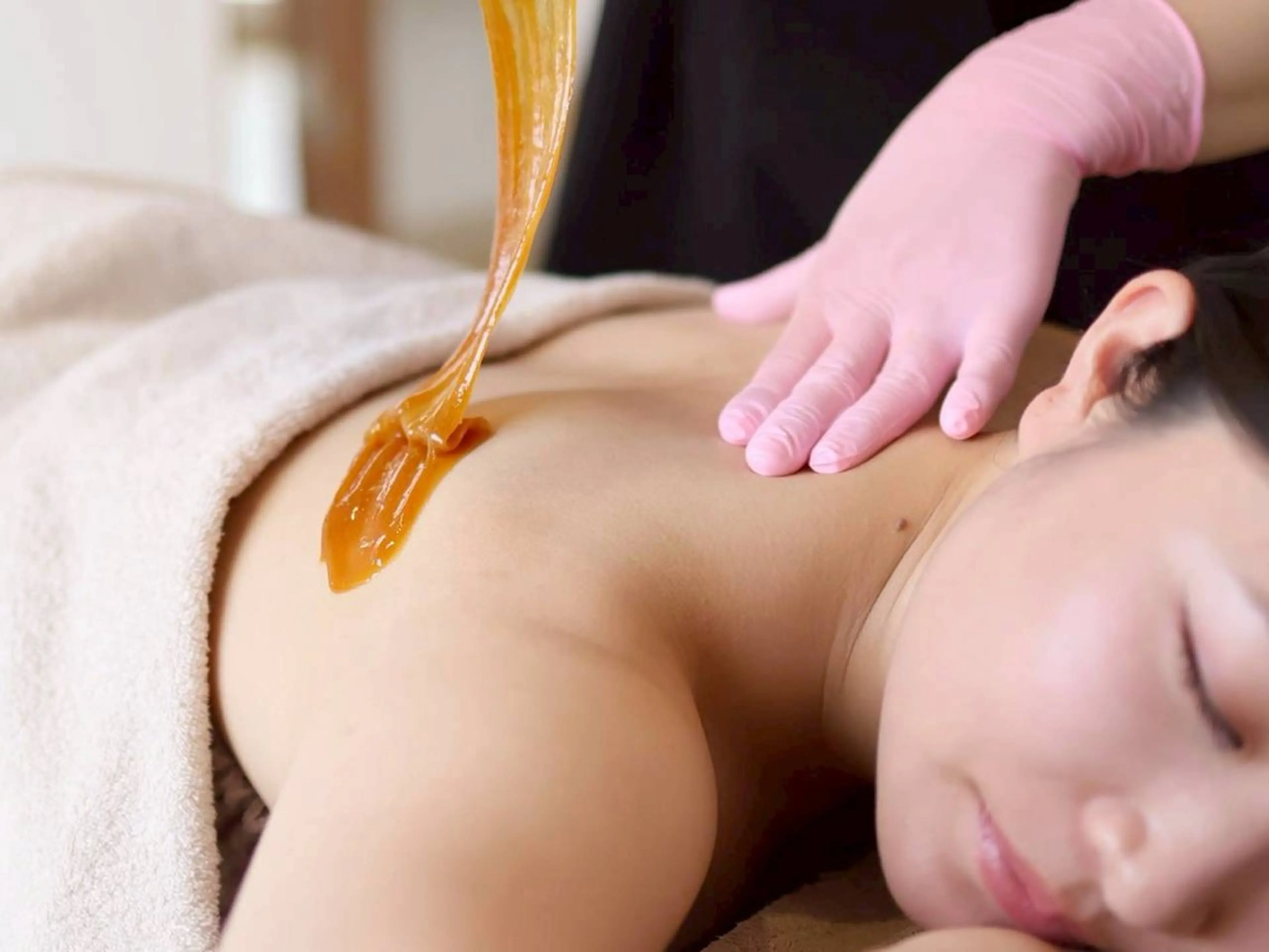 【後ろ姿美人】うなじ＋背中上部⭐︎シュガーリング脱毛の写真