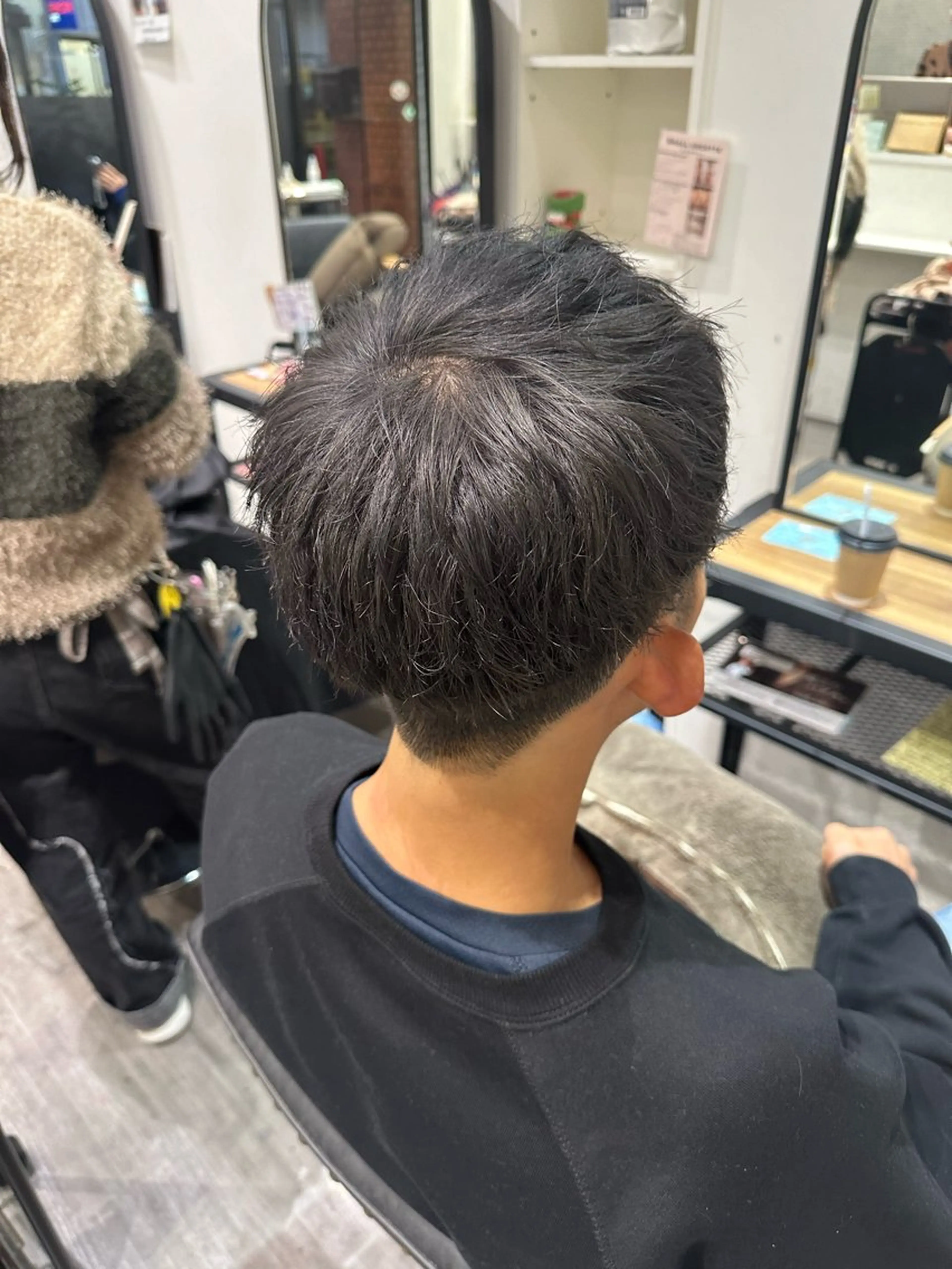ショート カラー シルバー 艶髪レイヤー上田 紗也🇰🇷💗のヘアスタイル