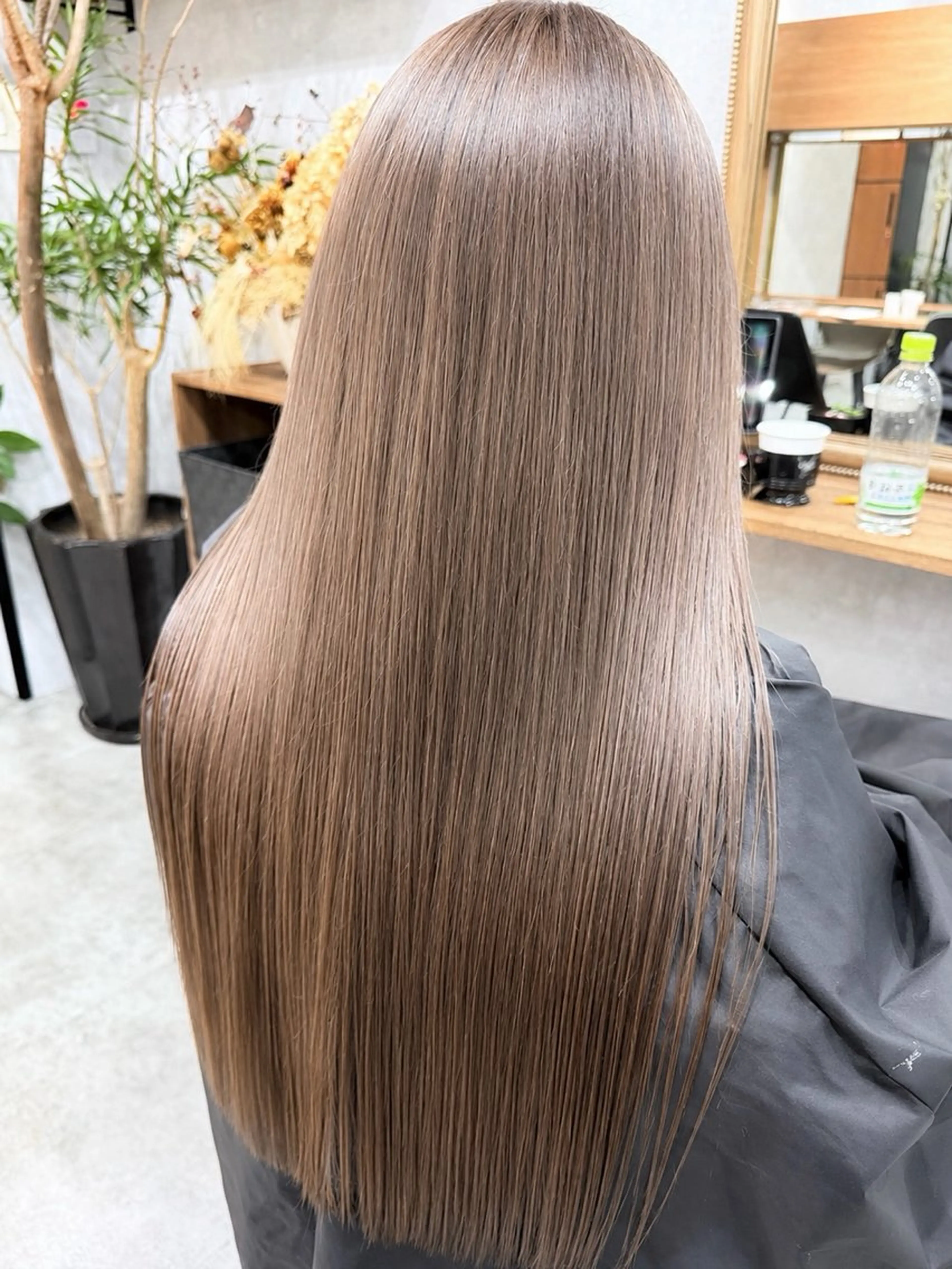 ロング カラー グレージュ ミルクティーグレージュ ヘアカラー C'LD Hair トモヤのヘアスタイル