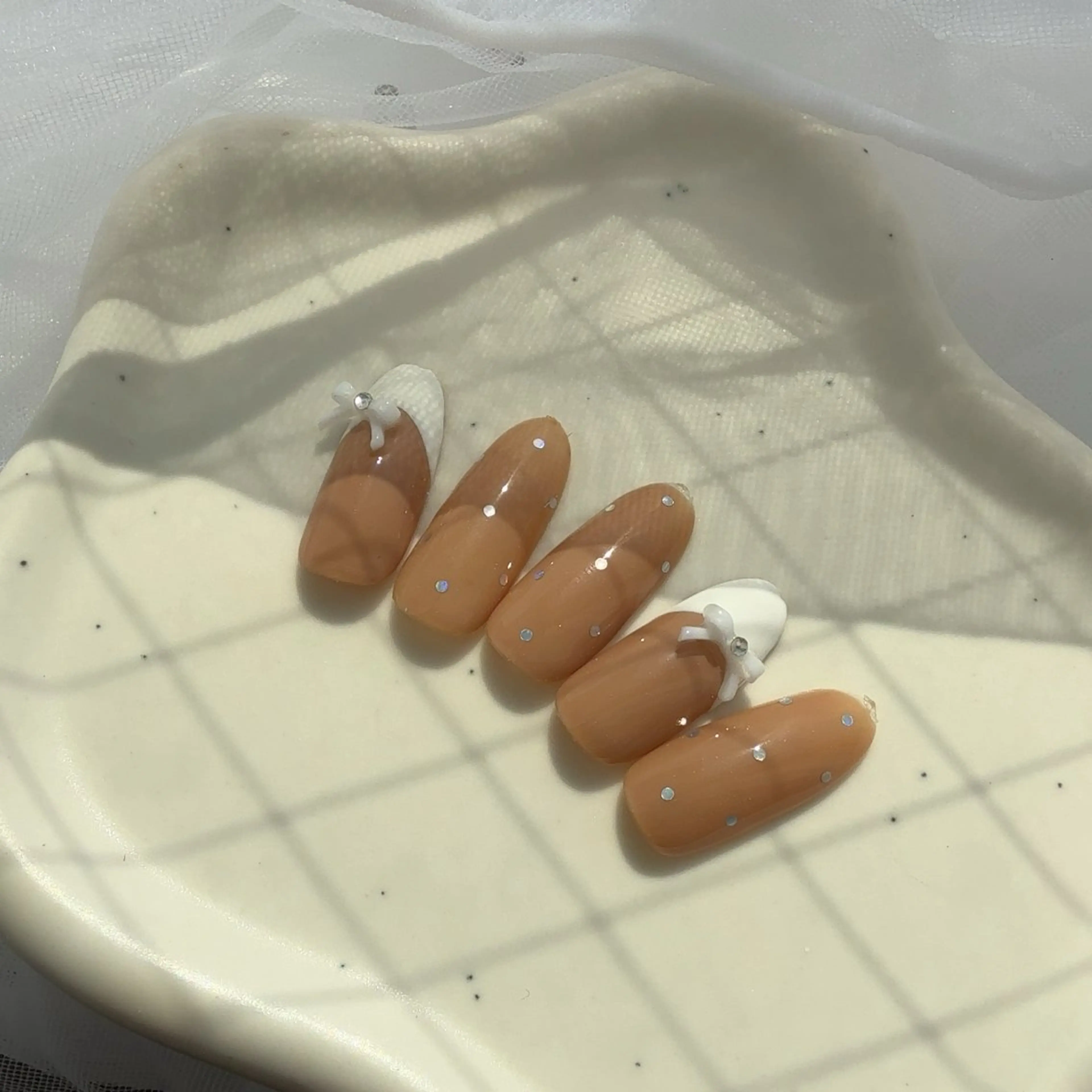 ネイル オーロラネイル ドット フレンチネイル Pretty【プリティー】所属・神戸三宮pretty プリティーのマツエク・マツパデザイン