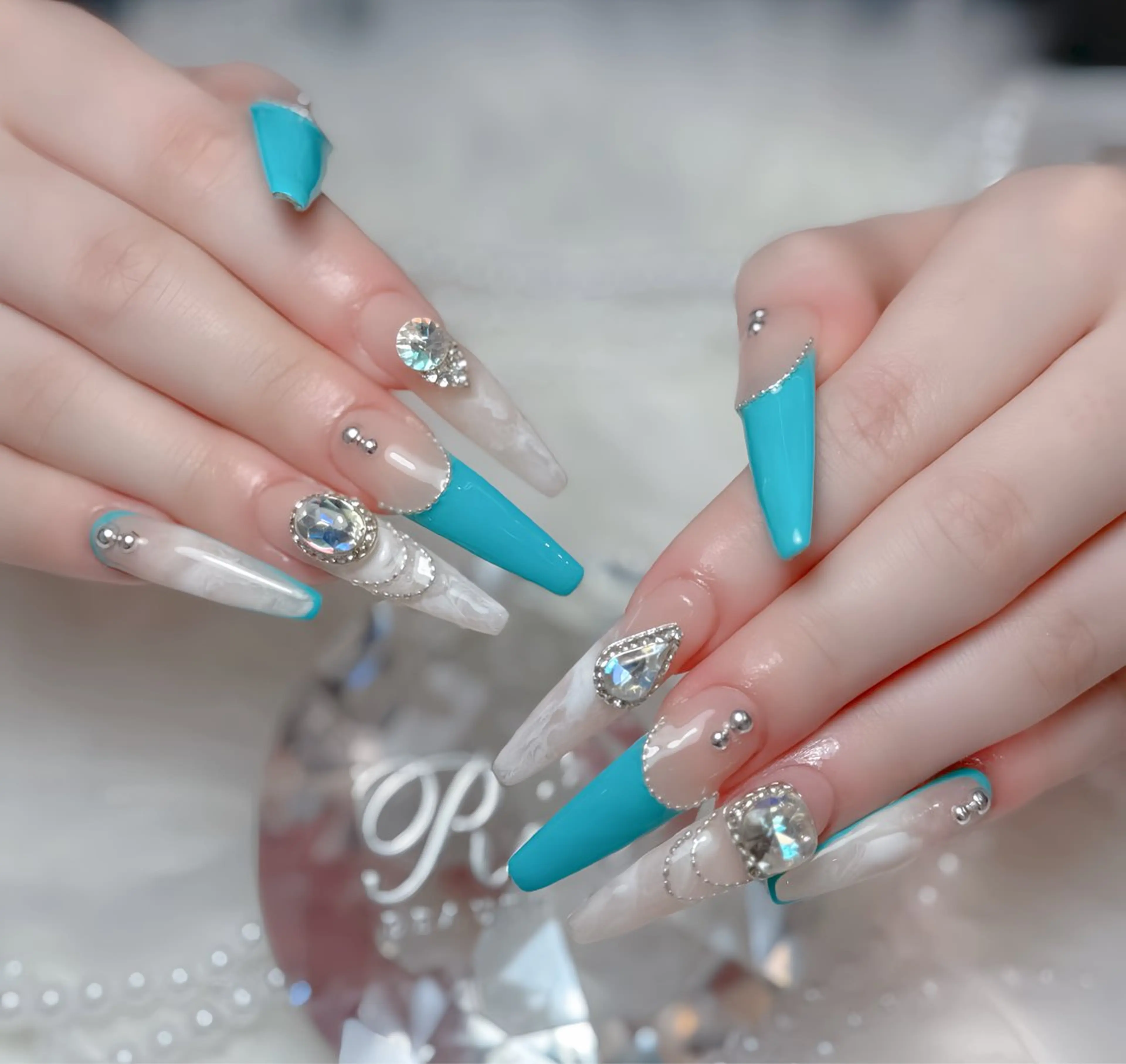 ネイル オーロラネイル チークネイル 桜ネイル クリアネイル ドット ハンドネイル Rin Nail 新大久保店のネイルデザイン