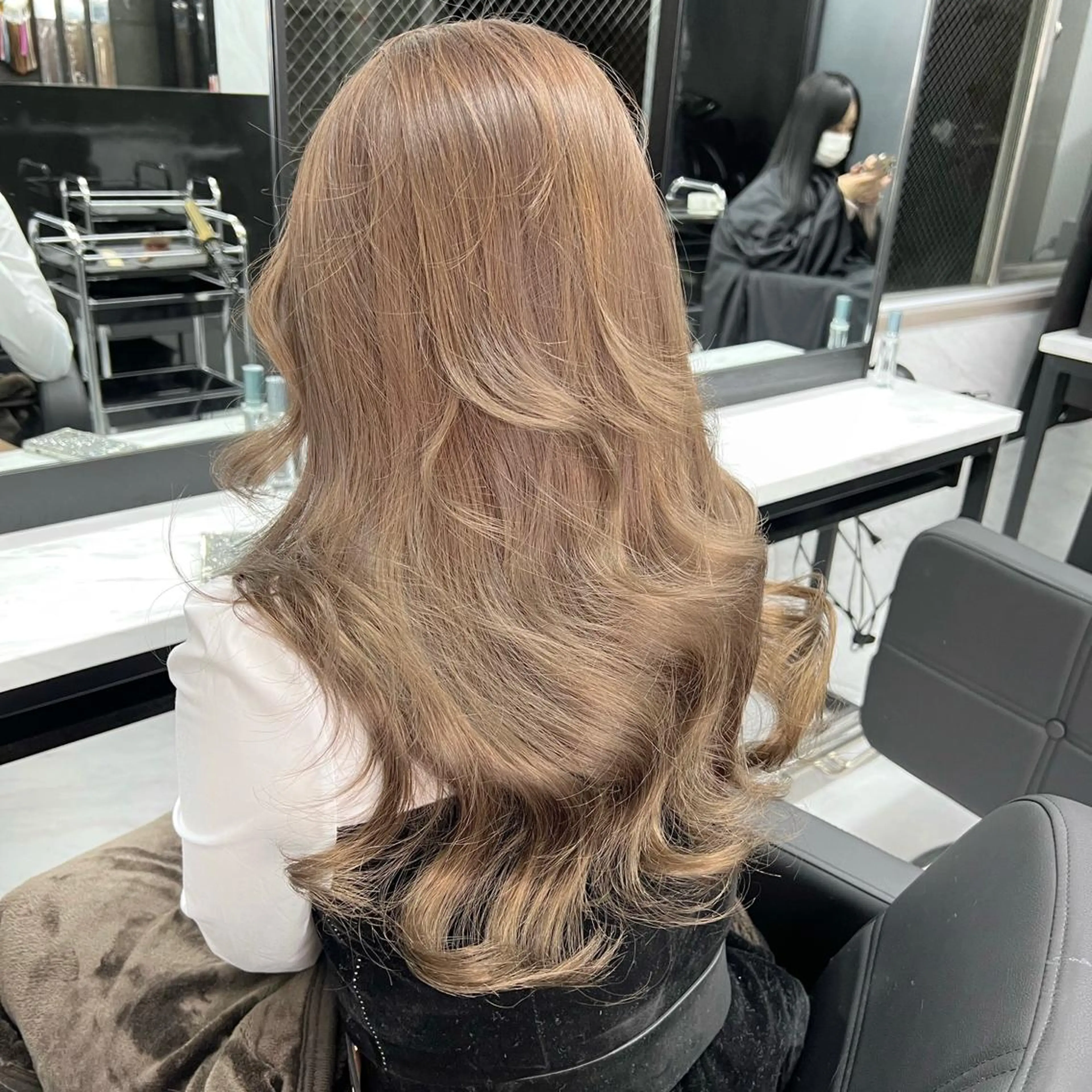 ロング カラー シールエクステ ハイトーンカラー エクステ ヘアカラー シールエクステ特化 ハイトーン、NANAのヘアスタイル