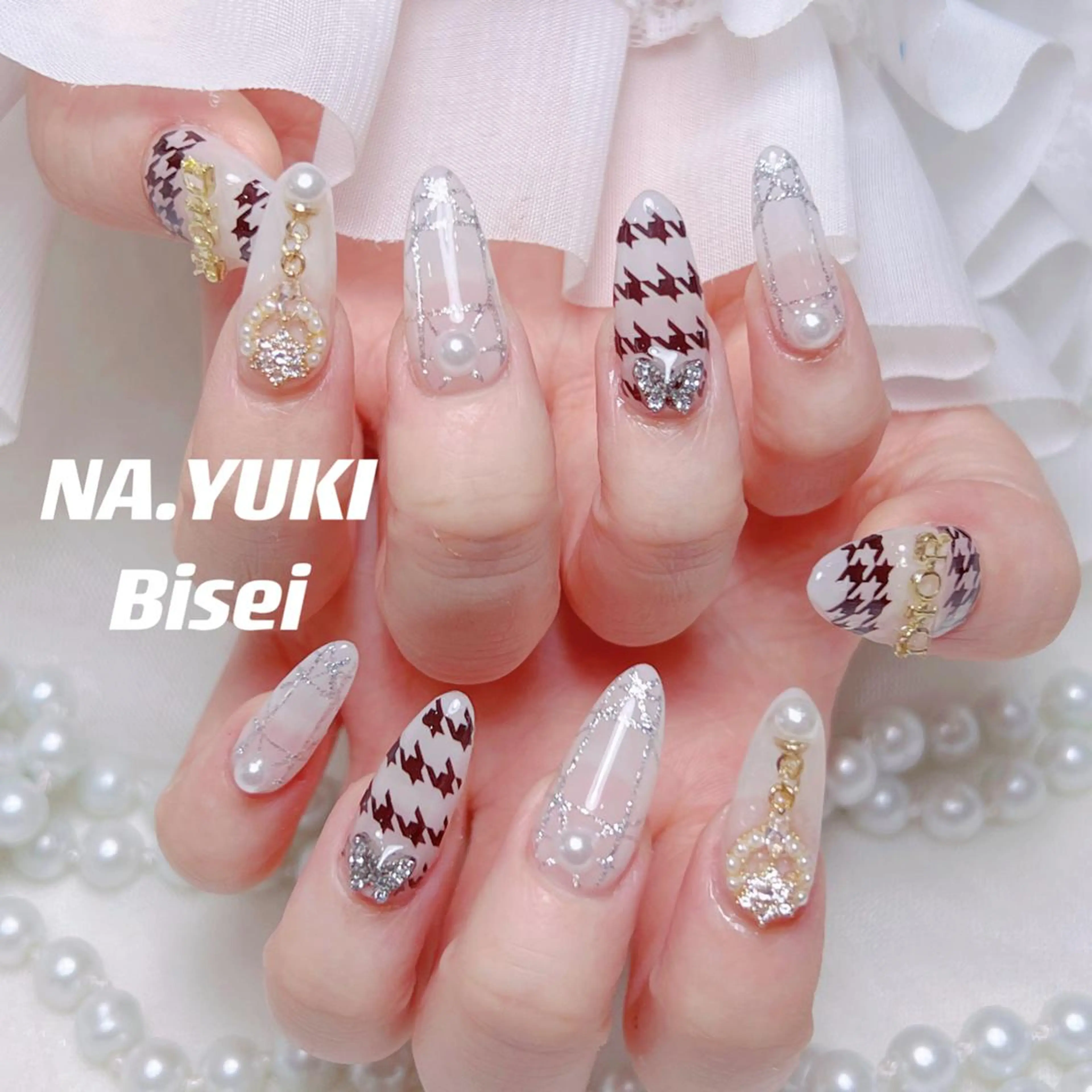 ネイル 🦋 Queenieのネイルデザイン