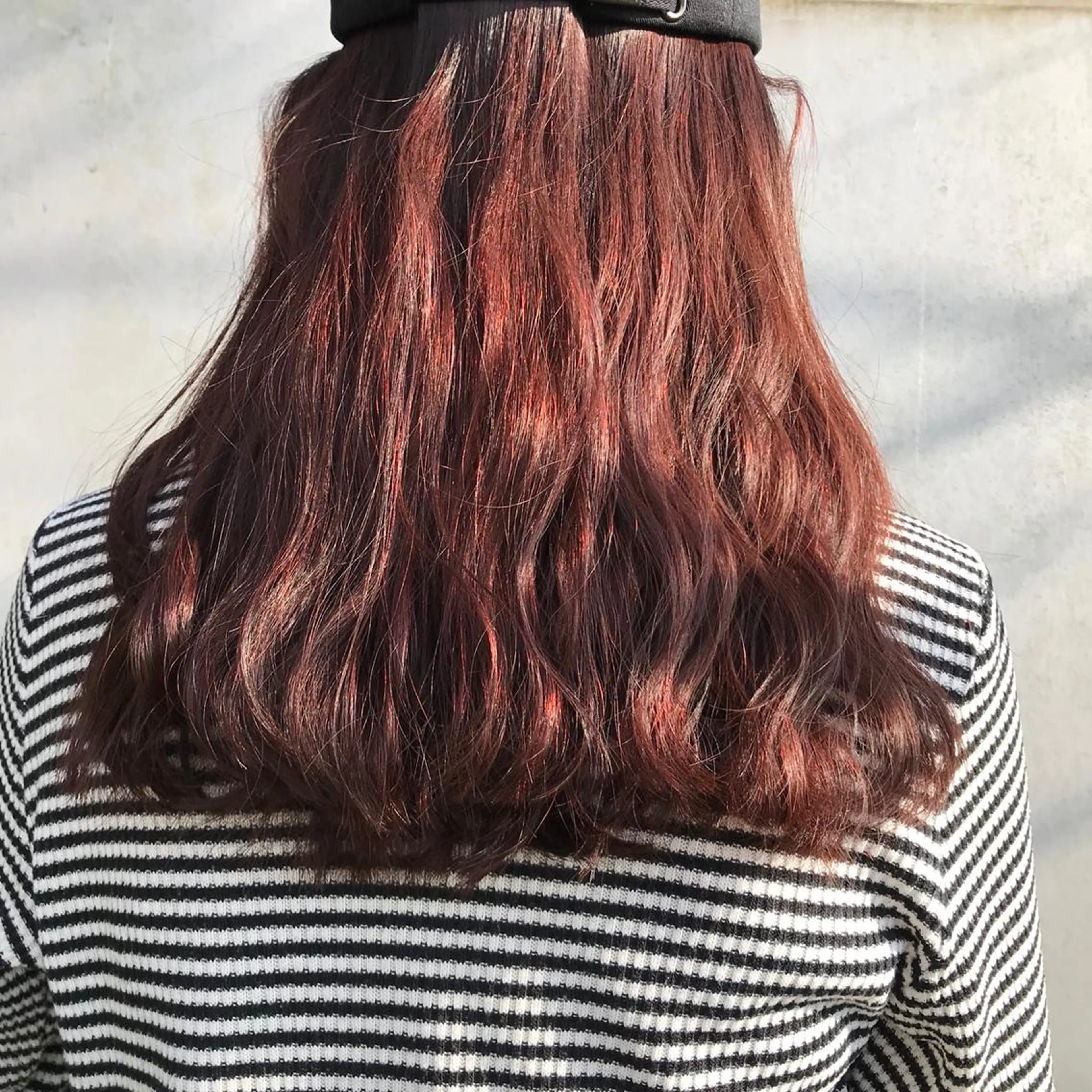 ロング カラー 韓国🇰🇷レイヤー カットオリーブカラーのヘアスタイル