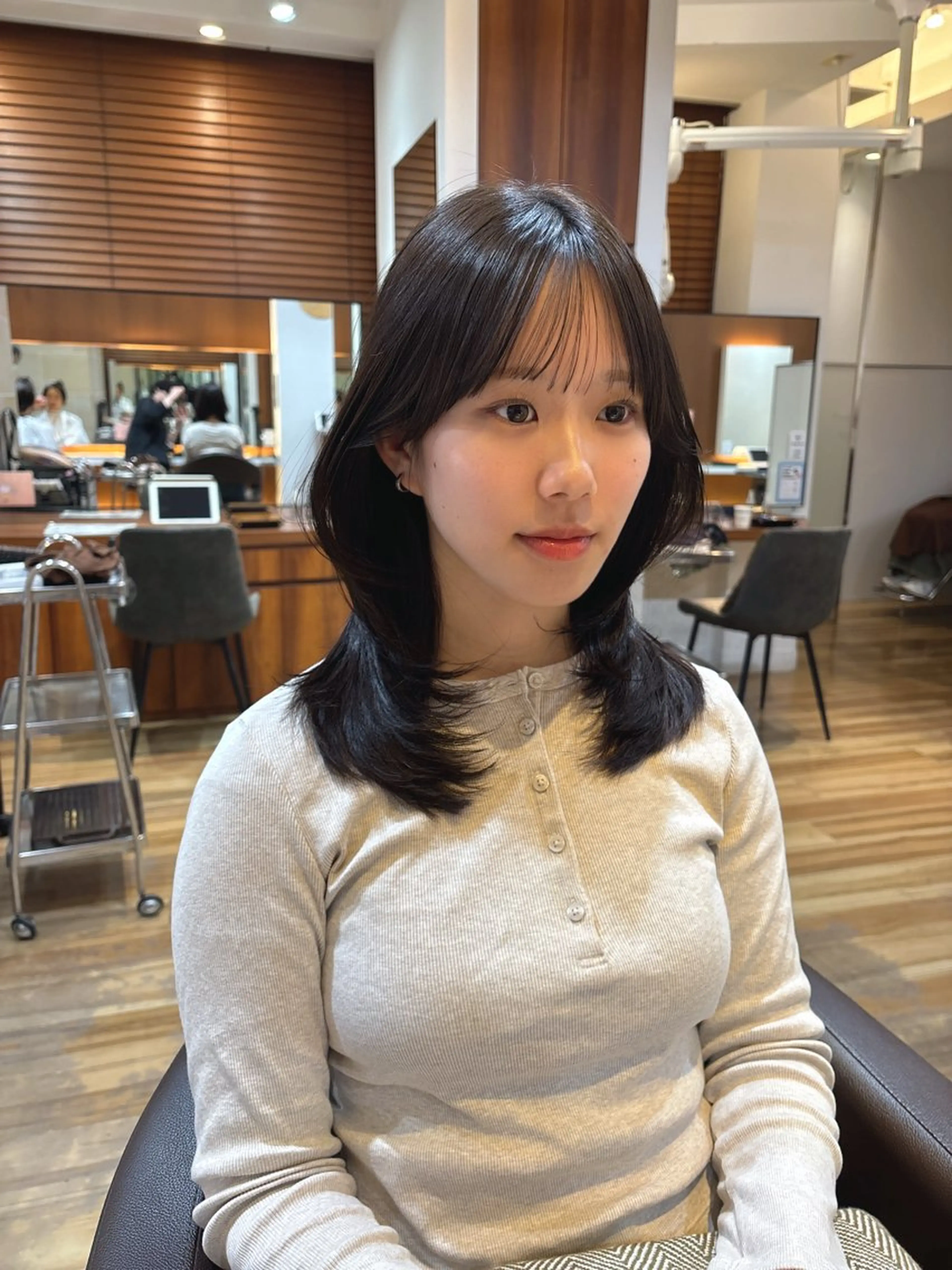 ミディアム カラー ミディアムレイヤー レイヤーカット カット ヘアカラー トリートメント レイヤーカット /透明感/千葉怜寿のヘアスタイル