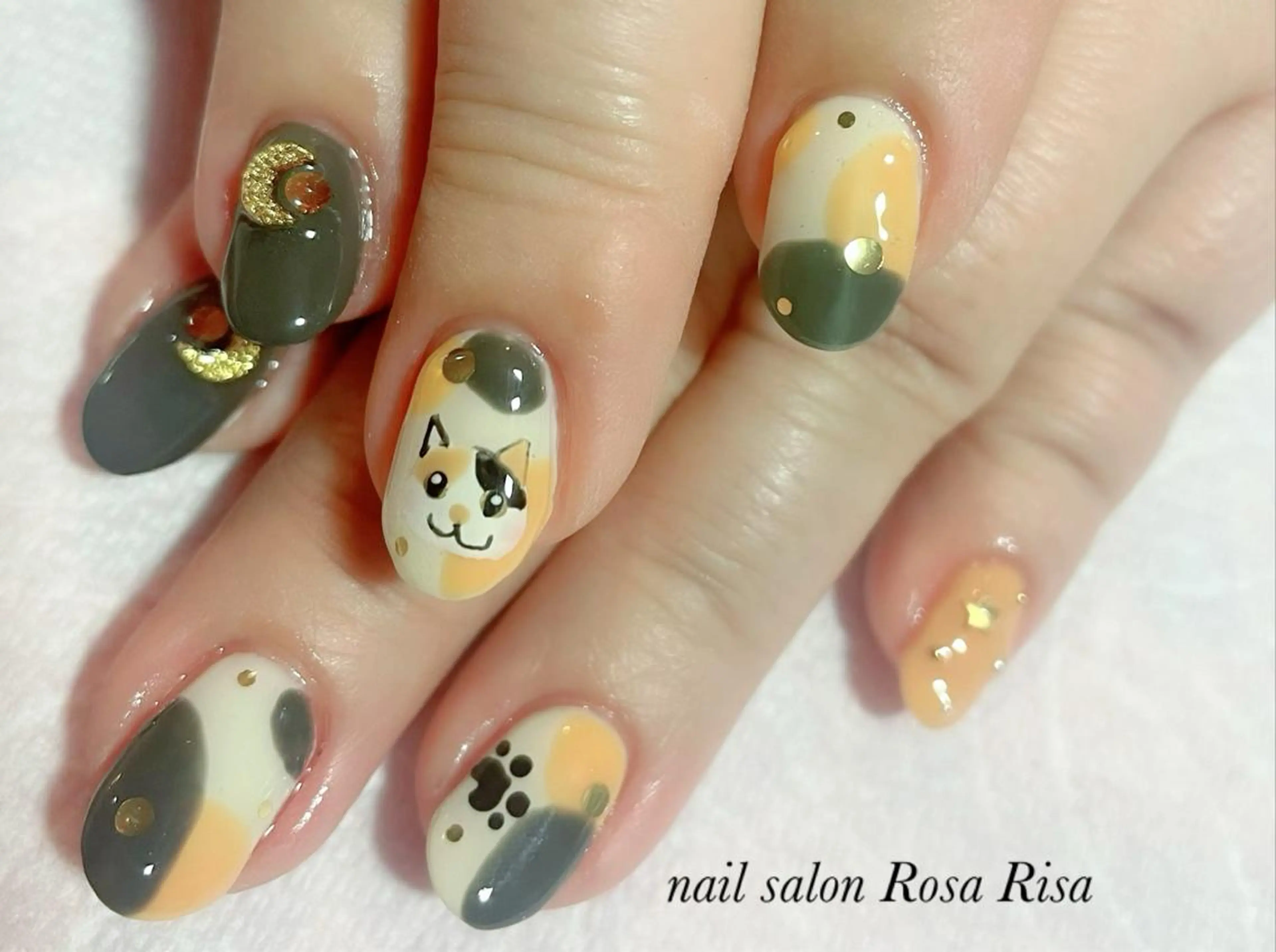 ミディアム アイブロウ ネイルスタジオ シェイクユアハンズのネイルデザイン