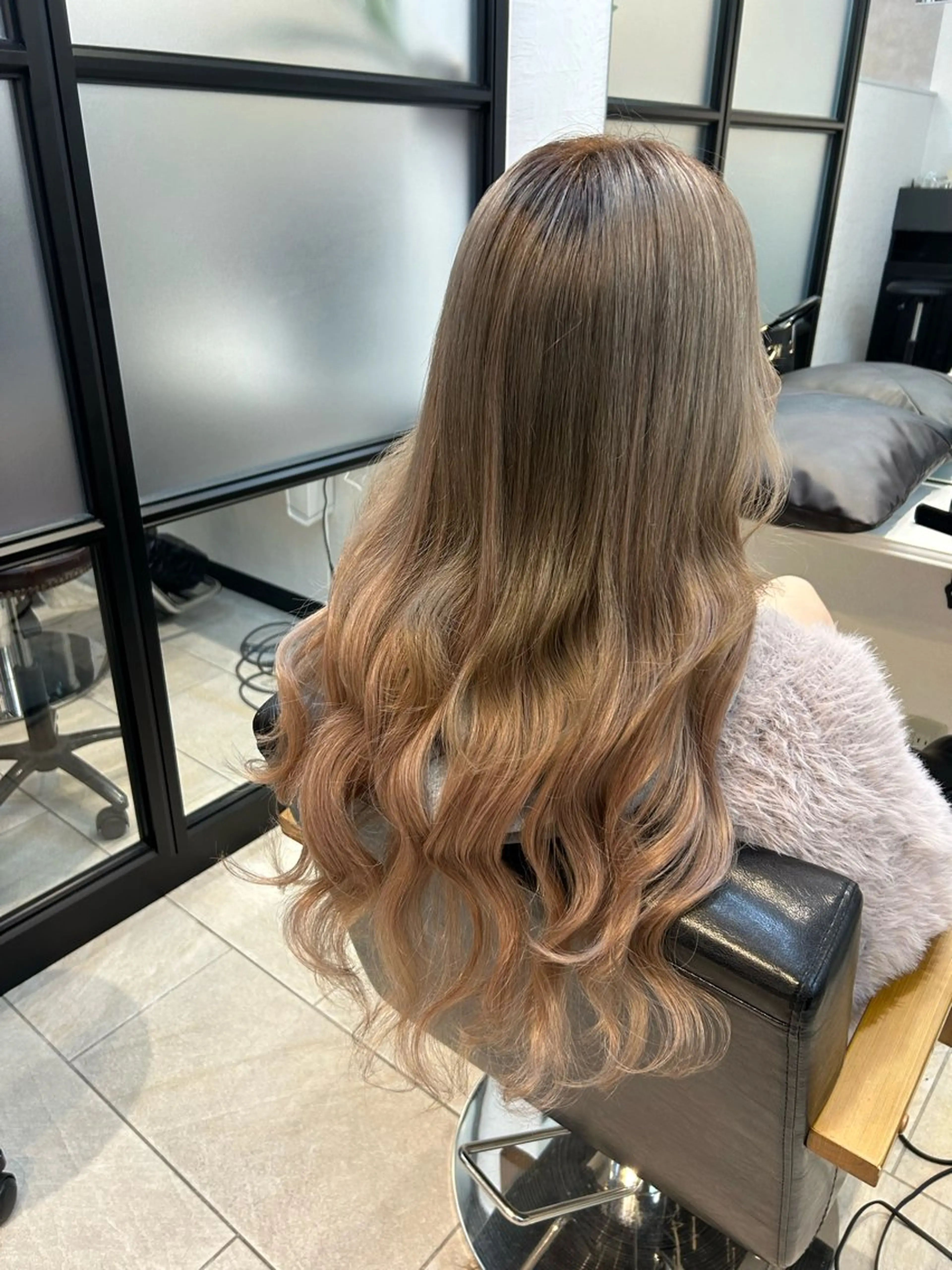 ミディアム エクステ Yui. レイヤー/パーマのヘアスタイル