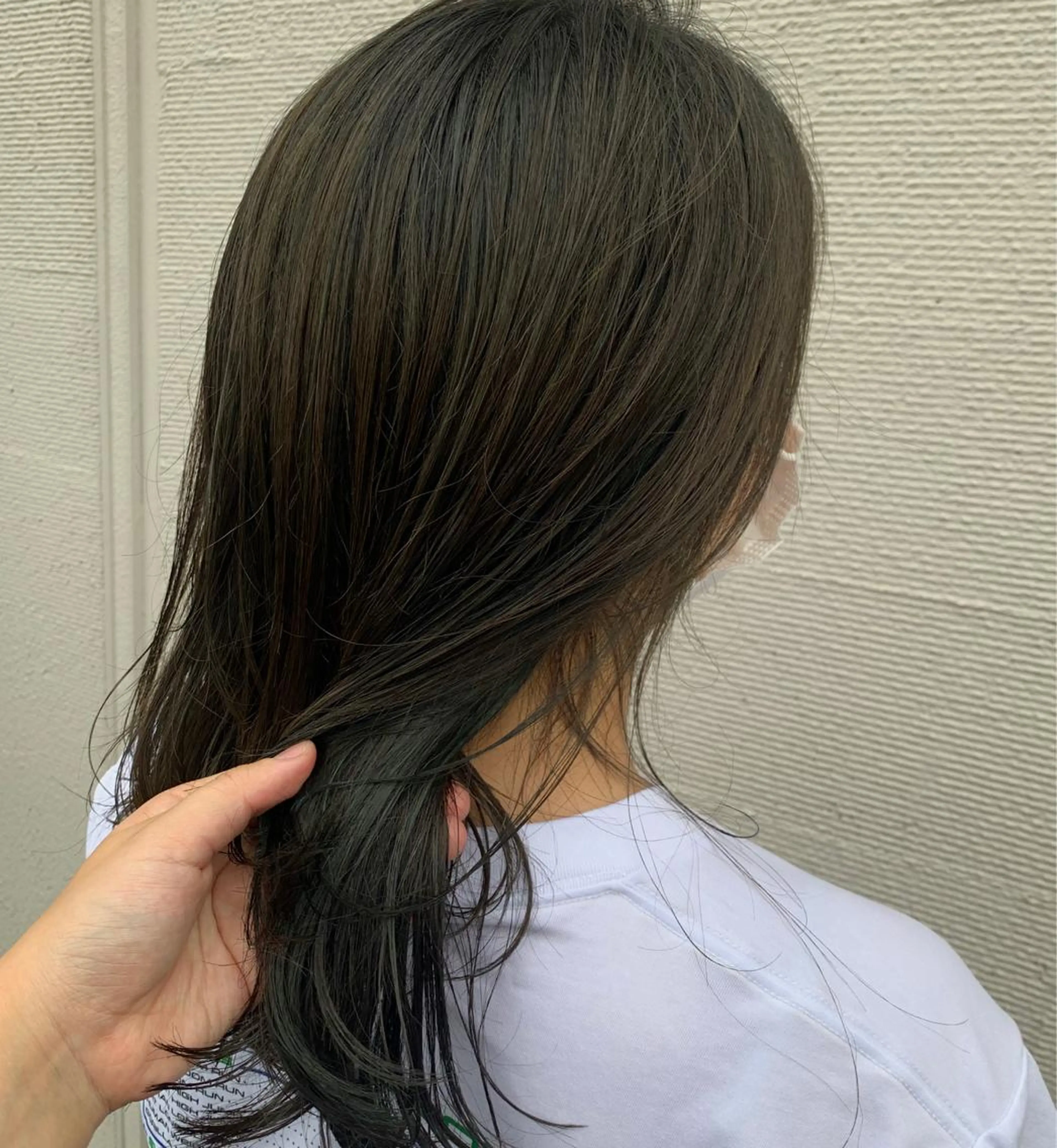 セミロング カラー 中川 茜里のヘアスタイル
