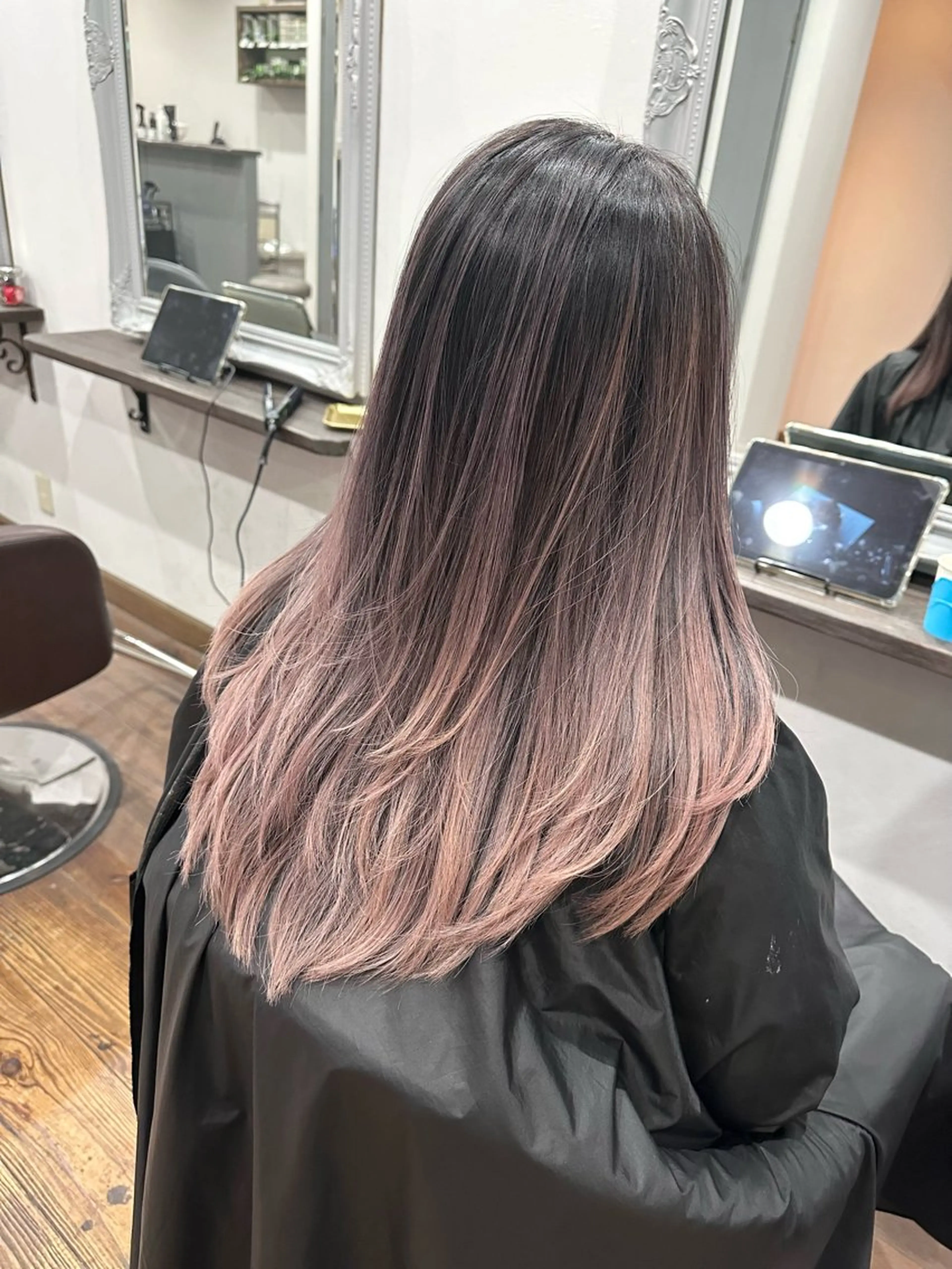 セミロング レイヤーカット カット ヘアカラー トリートメント バレイヤージュ 隅中秀弥のヘアスタイル