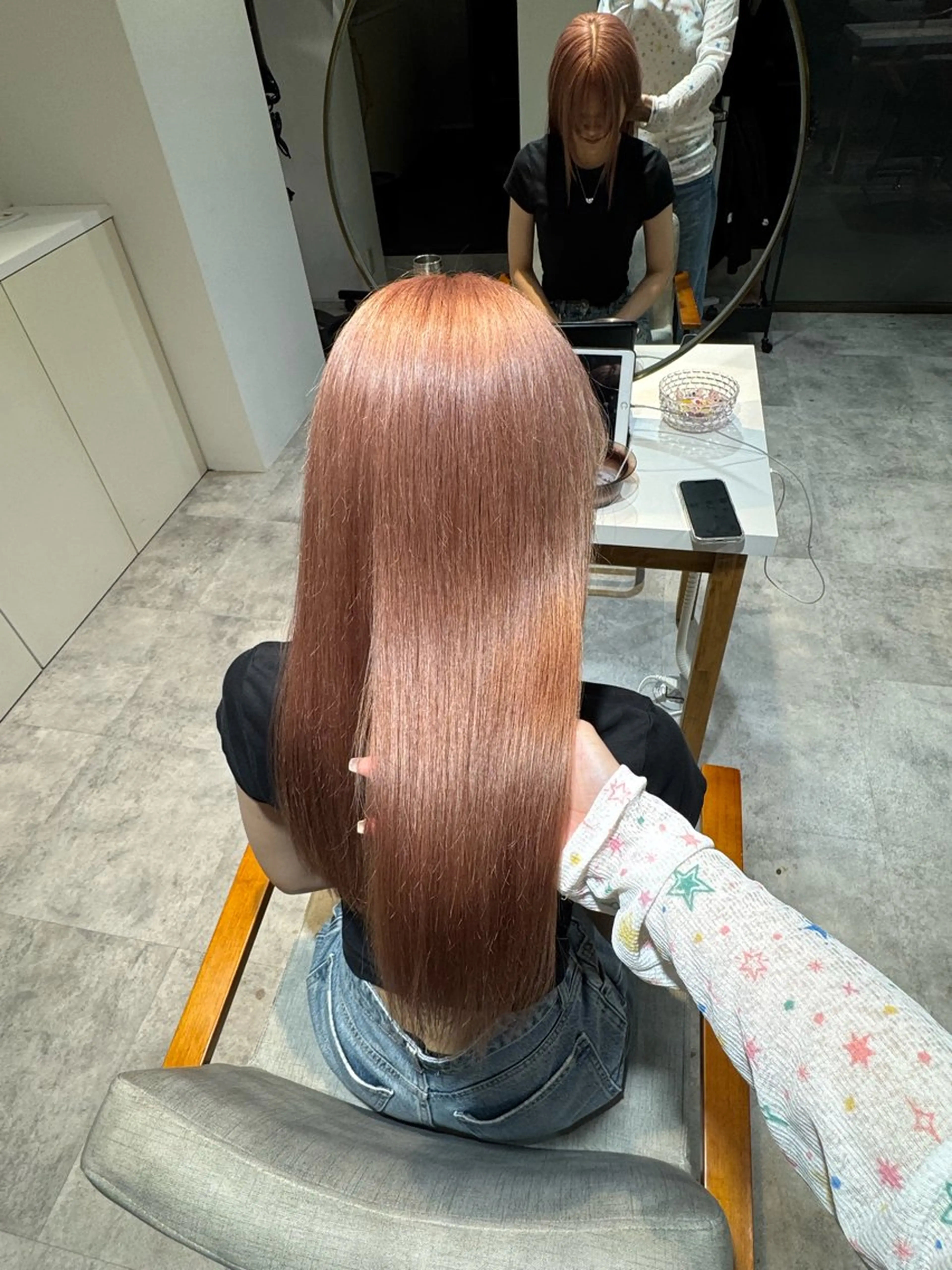 ロング カラー ベージュカラー ピンクカラー ピンクベージュ カット ヘアカラー トリートメント 小泉 真緒のヘアスタイル