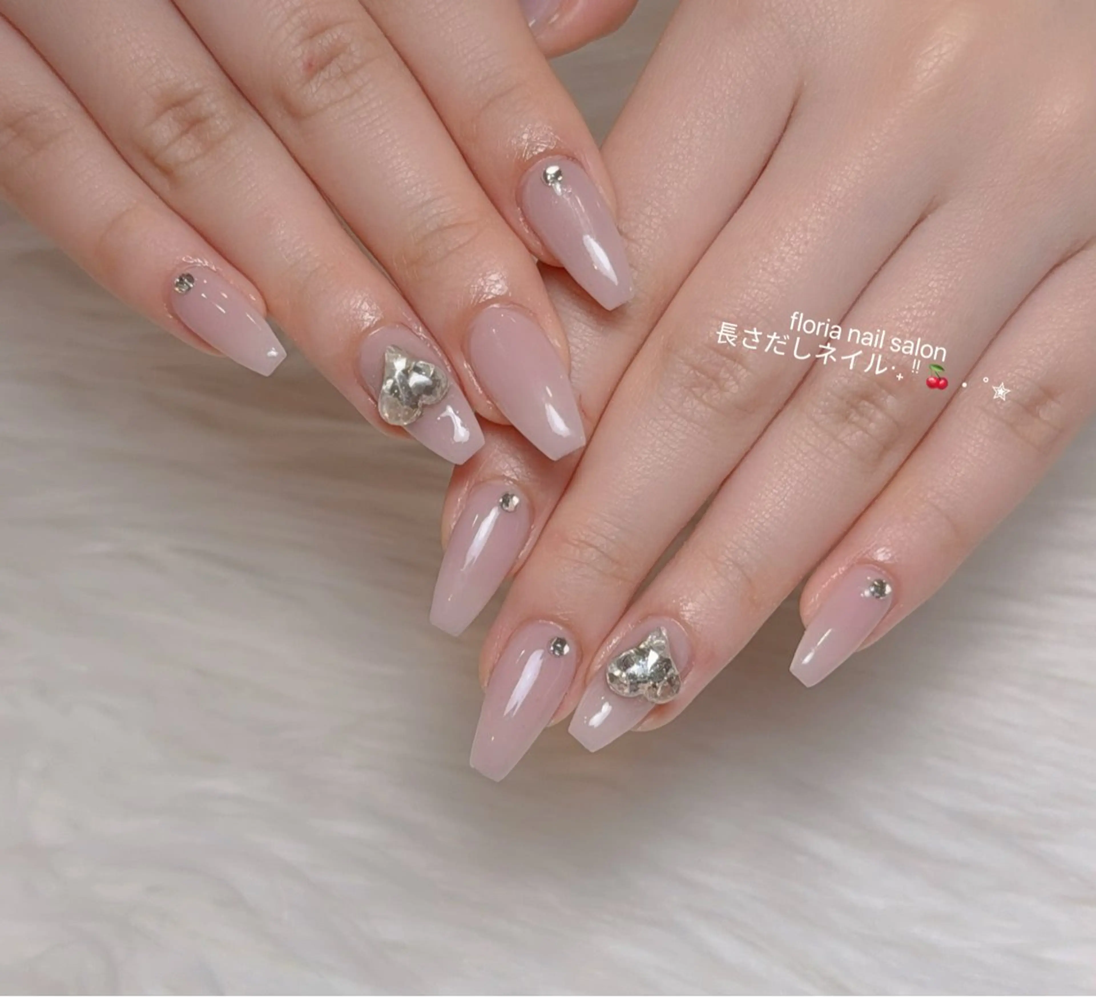 ネイル アートネイル チークネイル 桜ネイル フラッシュネイル フレンチネイル ハンドネイル Floria ユイのネイルデザイン