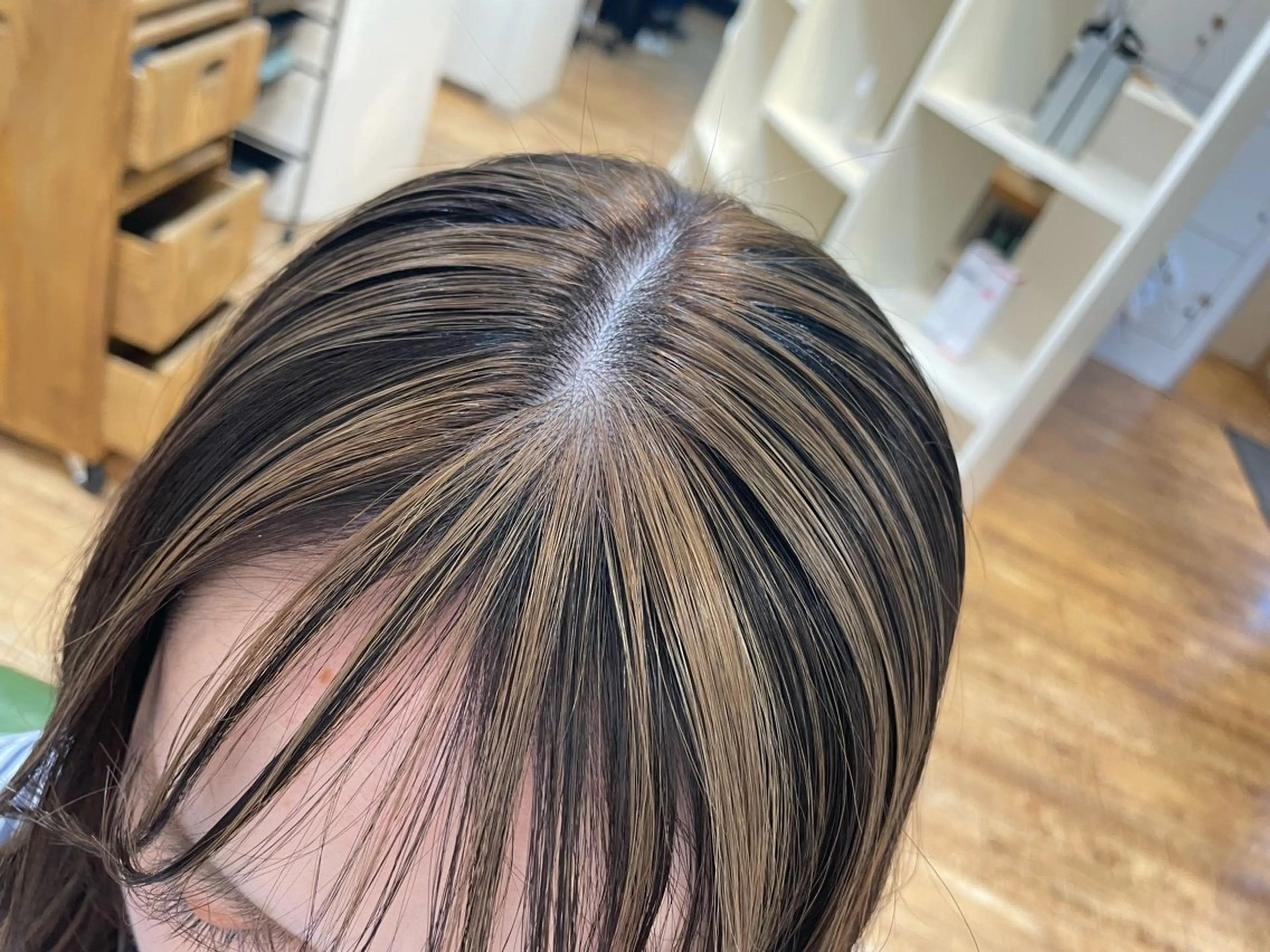 セミロング カラー バレイヤージュ イヤリングカラー グラデーションカラー ハイライトカラー ハイトーンカラー ブリーチ👩‍🦳/ ‪✂︎MANAMIのヘアスタイル