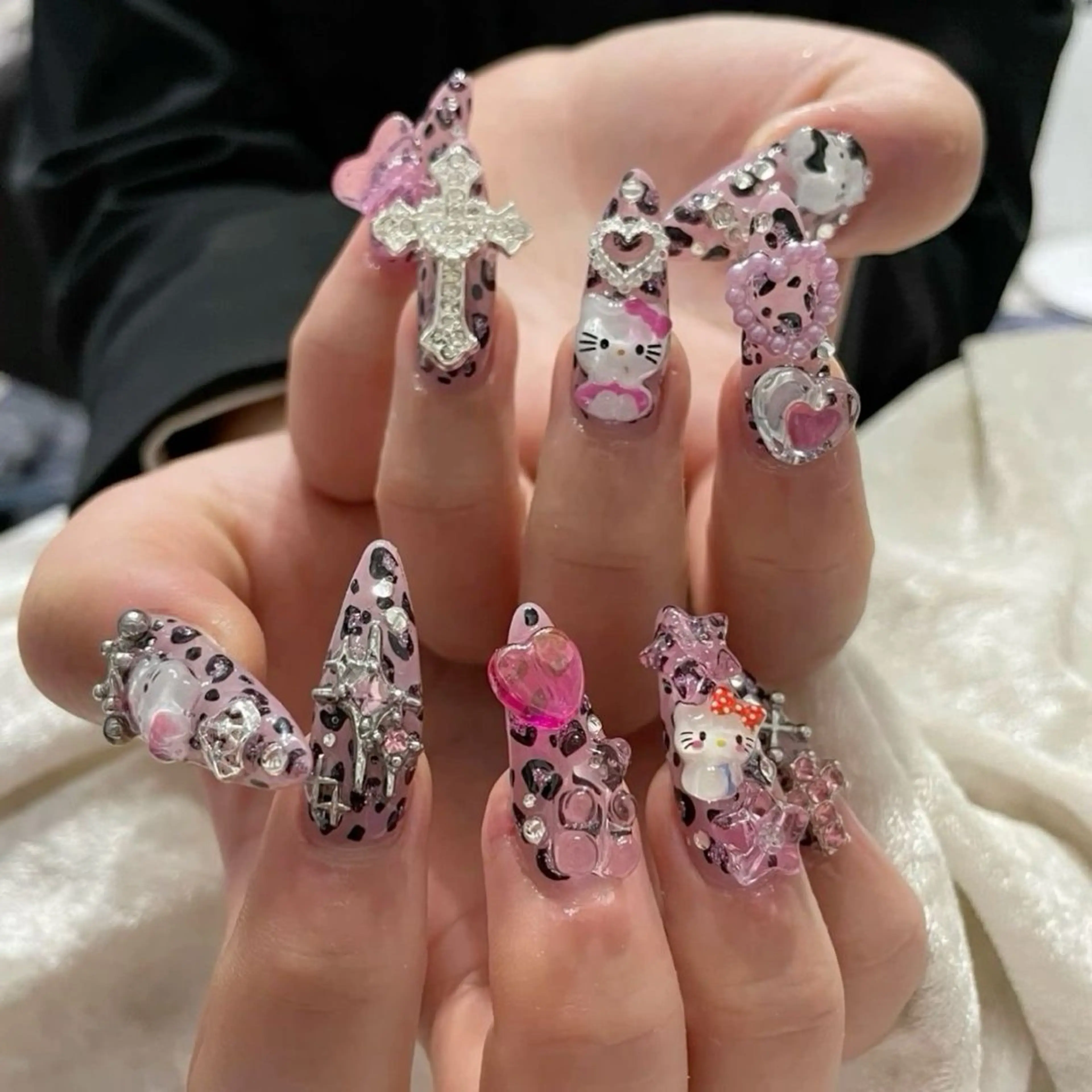 ネイル マグネットネイル ピンク ネイルチップ 冬ネイル Lee Nailsのネイルデザイン