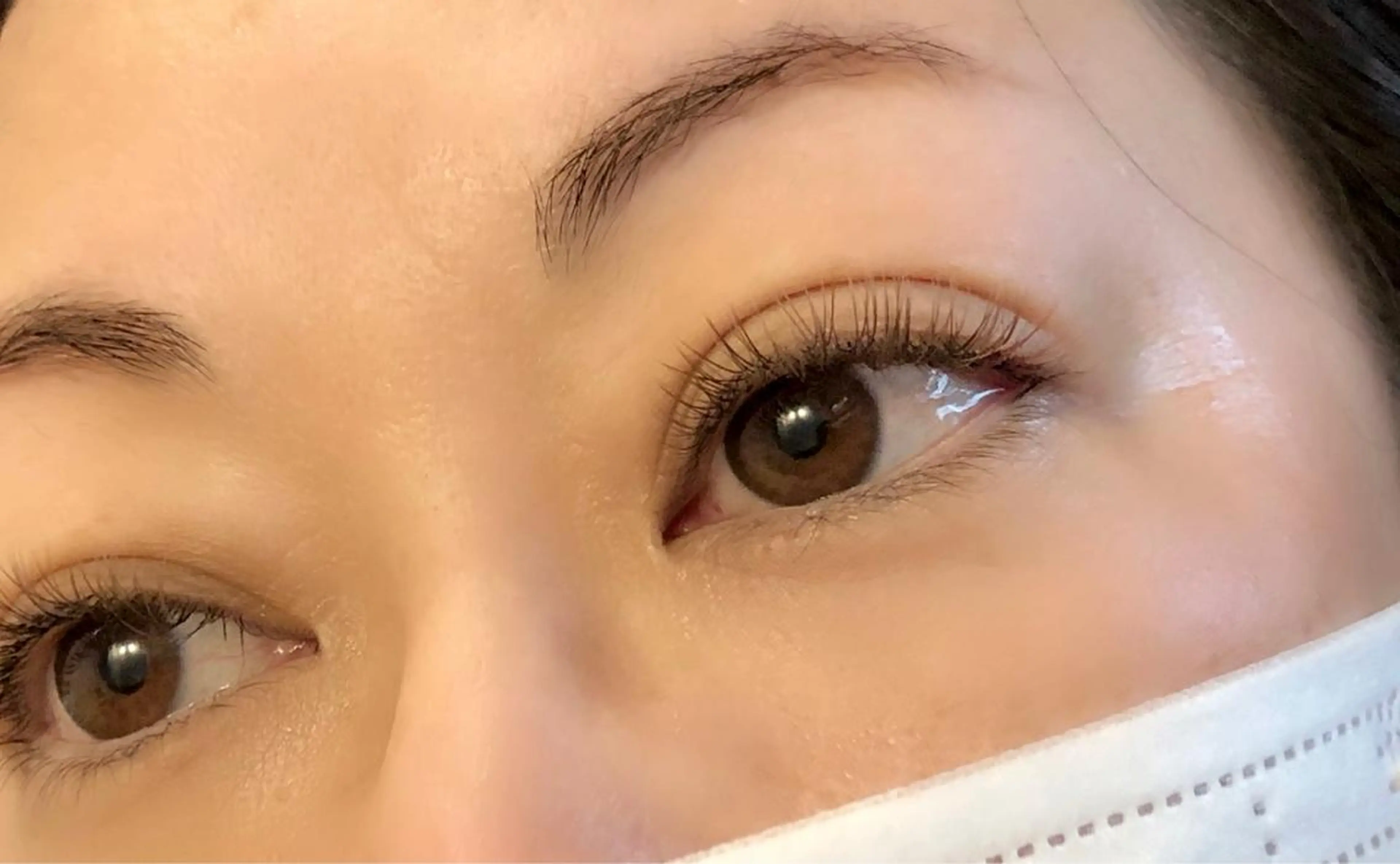 ナチュラルな仕上がりがお好きな方にオススメ✨自まつ毛への負担が少ないフラットラッシュ上まつ毛130本✨カラーマツエクOKの写真