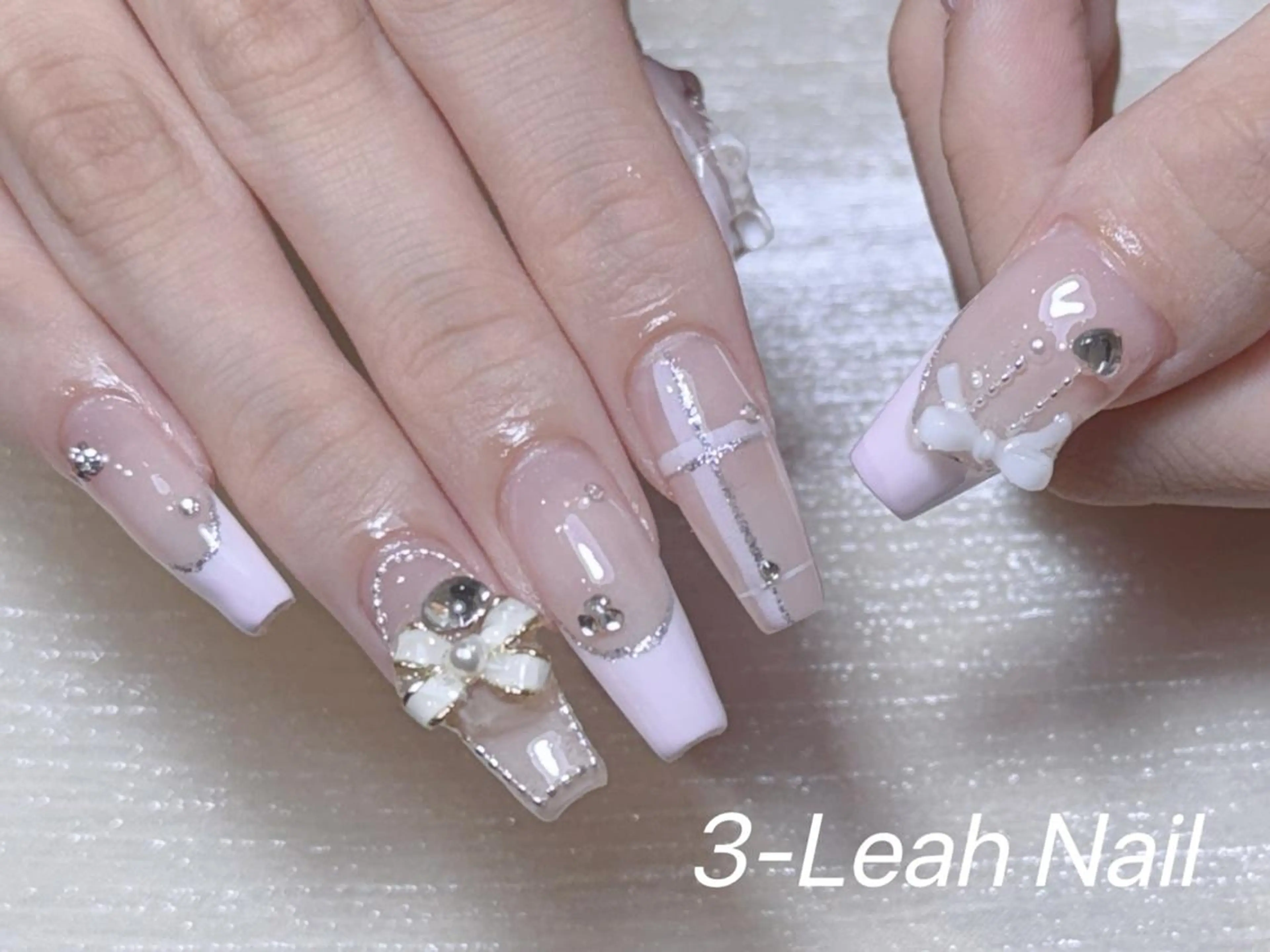 セミロング 💅 リリアのネイルデザイン