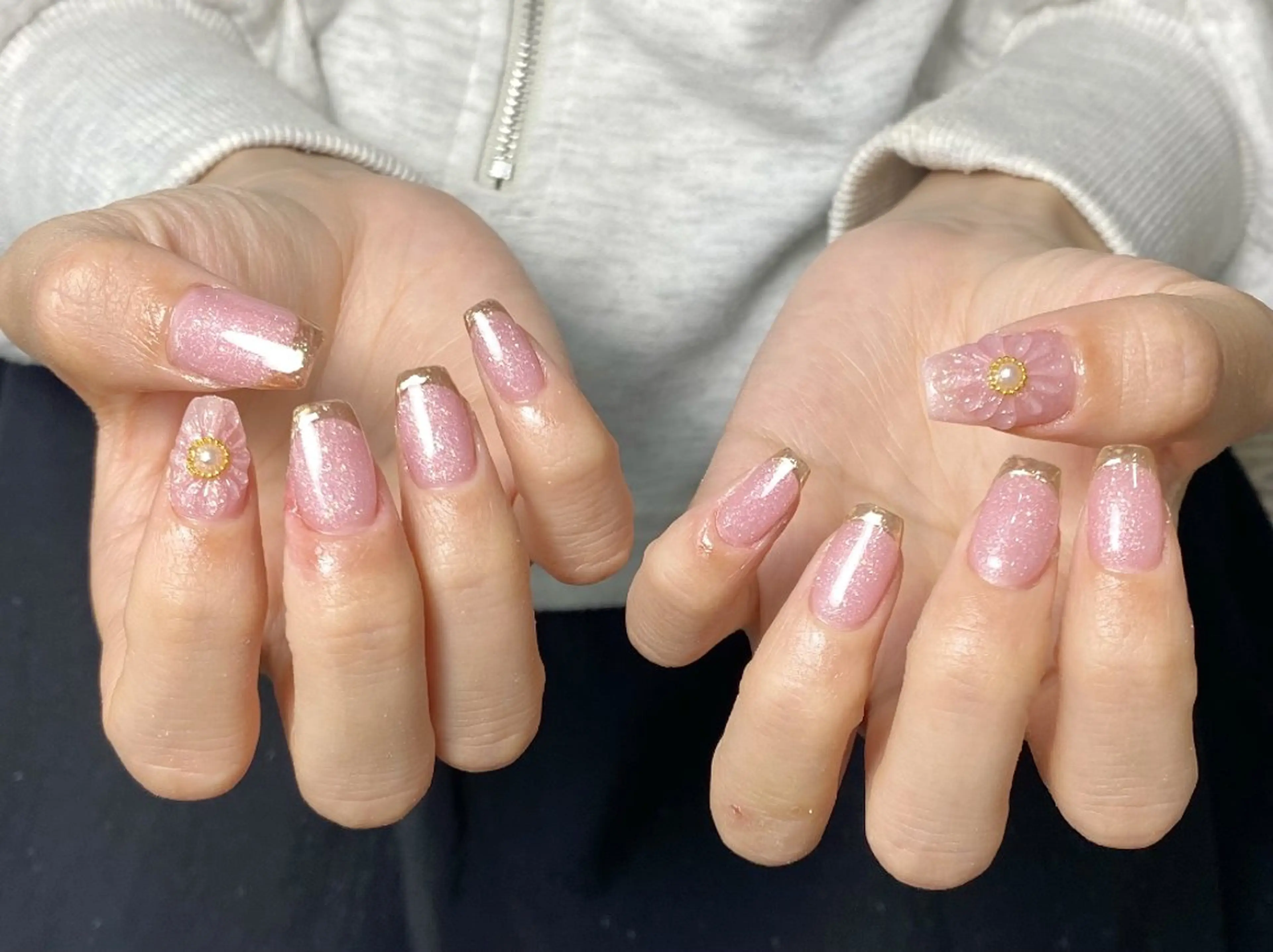 ネイル チークネイル フレンチネイル ジェルネイル ガーリー キラキラネイル ハンドネイル UM Nail Salonのネイルデザイン
