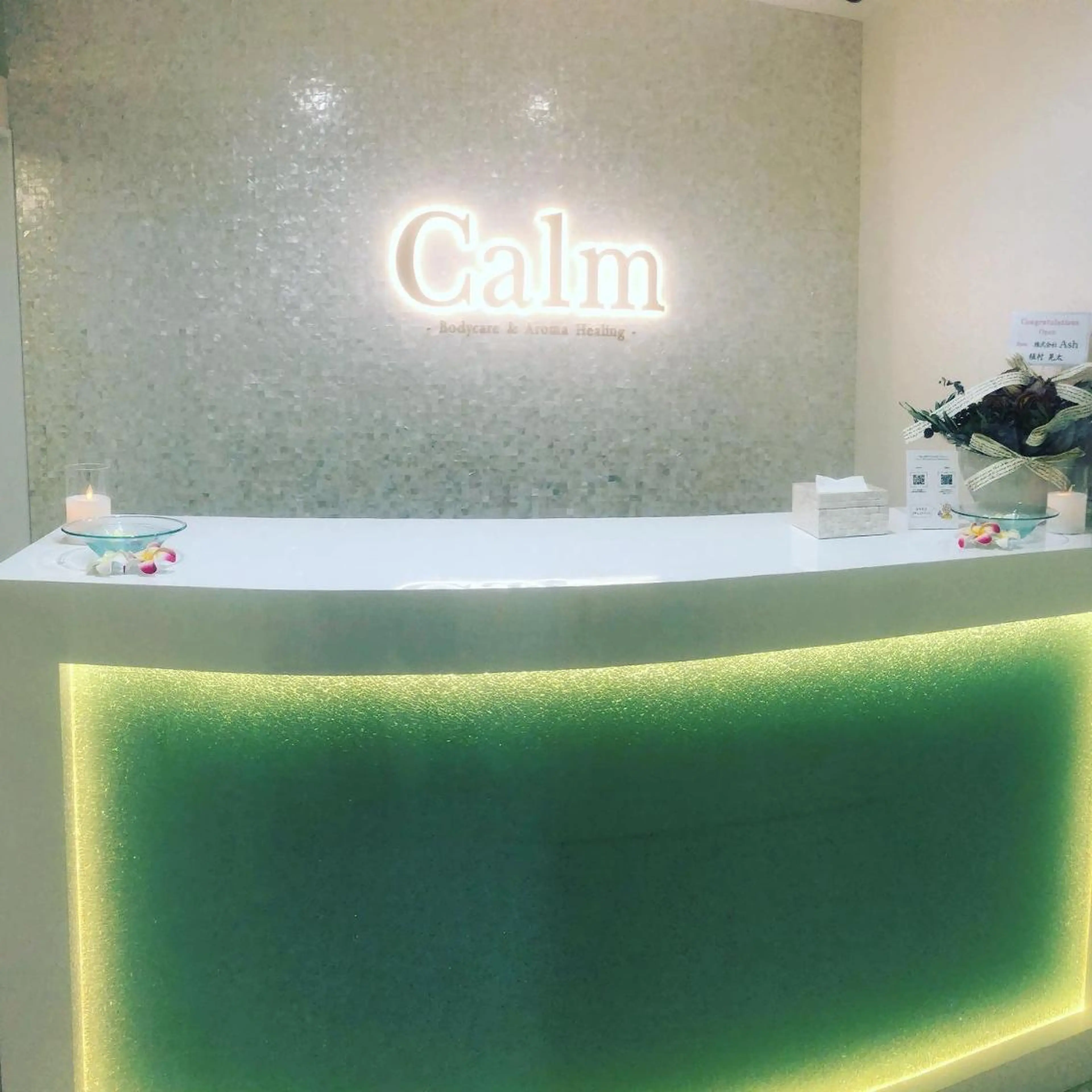 カラー ミディアム パーマ ネイル ヘアアレンジ マツエク・マツパ アイブロウ メンズ リラクゼーション サロン calmのエステ・リラクイメージ