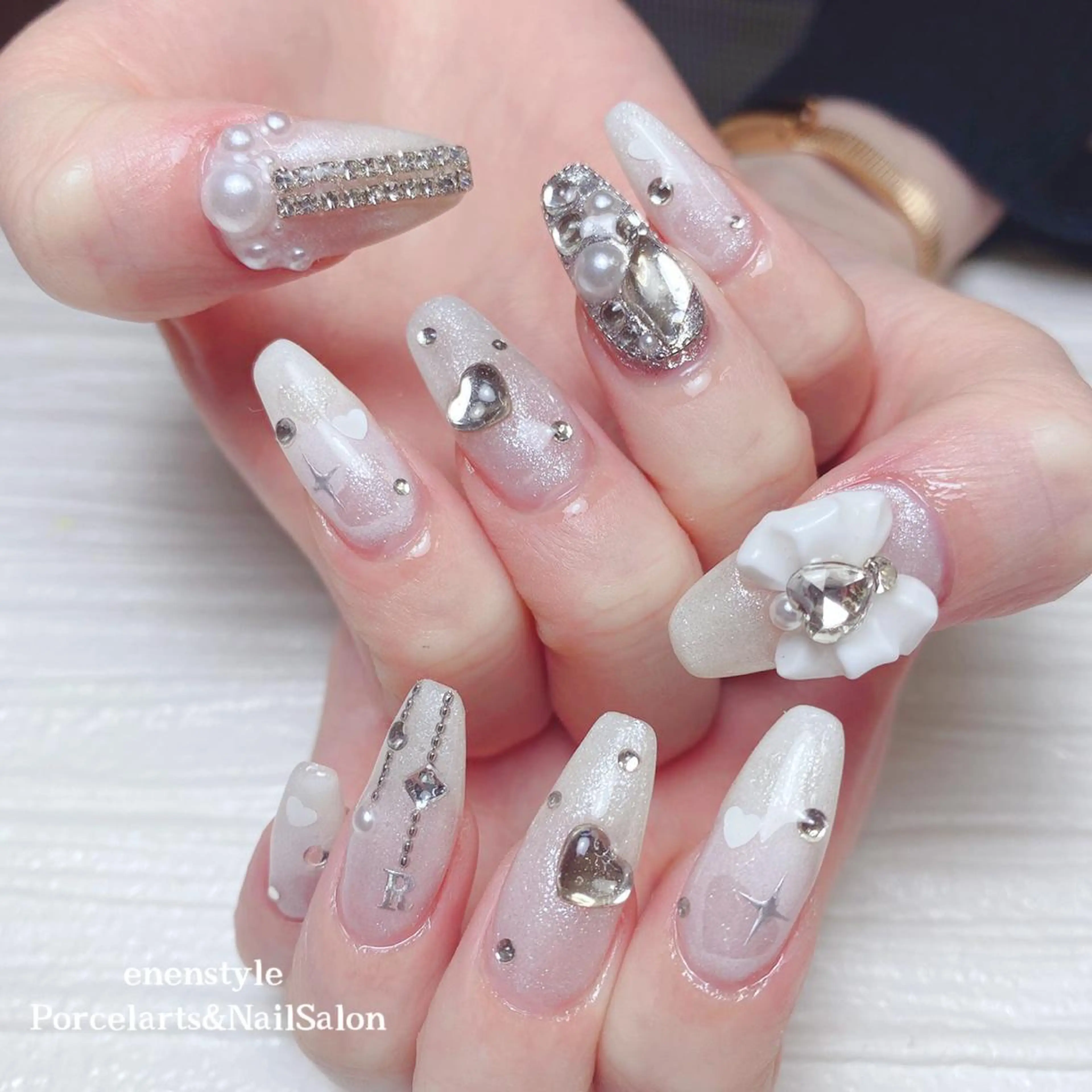 ミディアム ネイル ハンドネイル 👑enen style👑のネイルデザイン