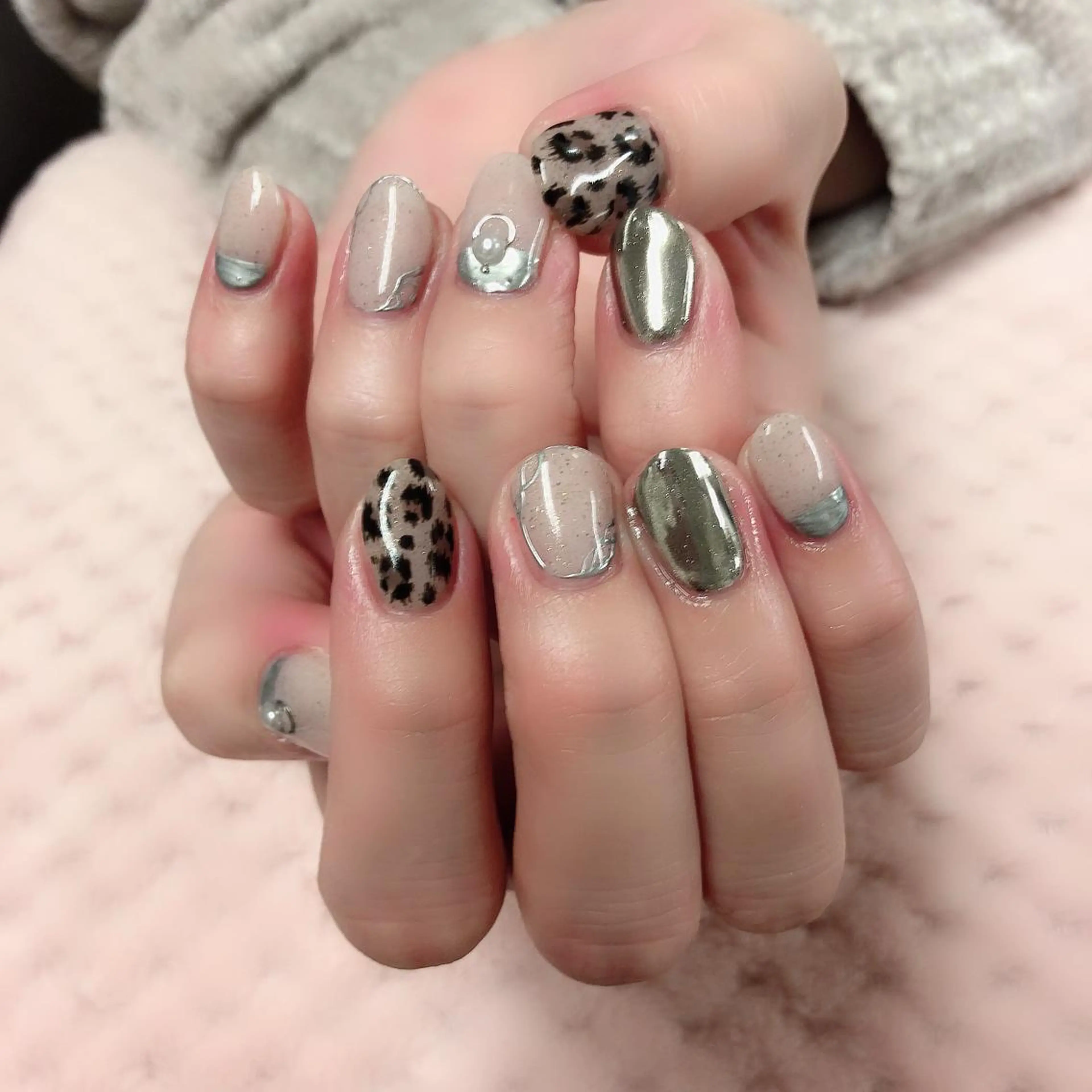 ネイル アニマル柄 ミラーネイル ono megumiのネイルデザイン