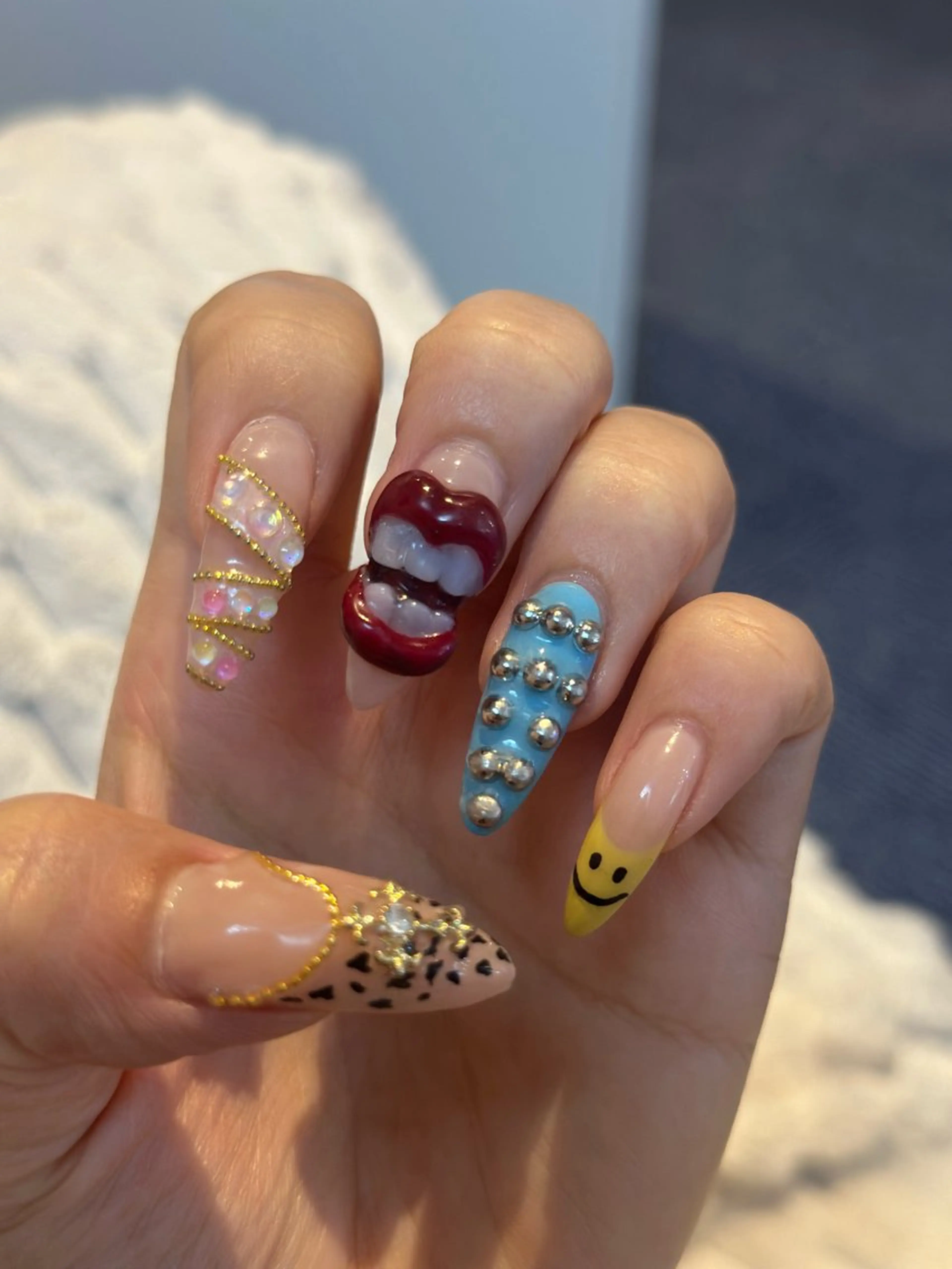 ネイル フレンチネイル グラデーション 韓国ネイル マグネットネイル シンプルネイル CoMo Nail Studio所属・CoMo Nailのネイルデザイン