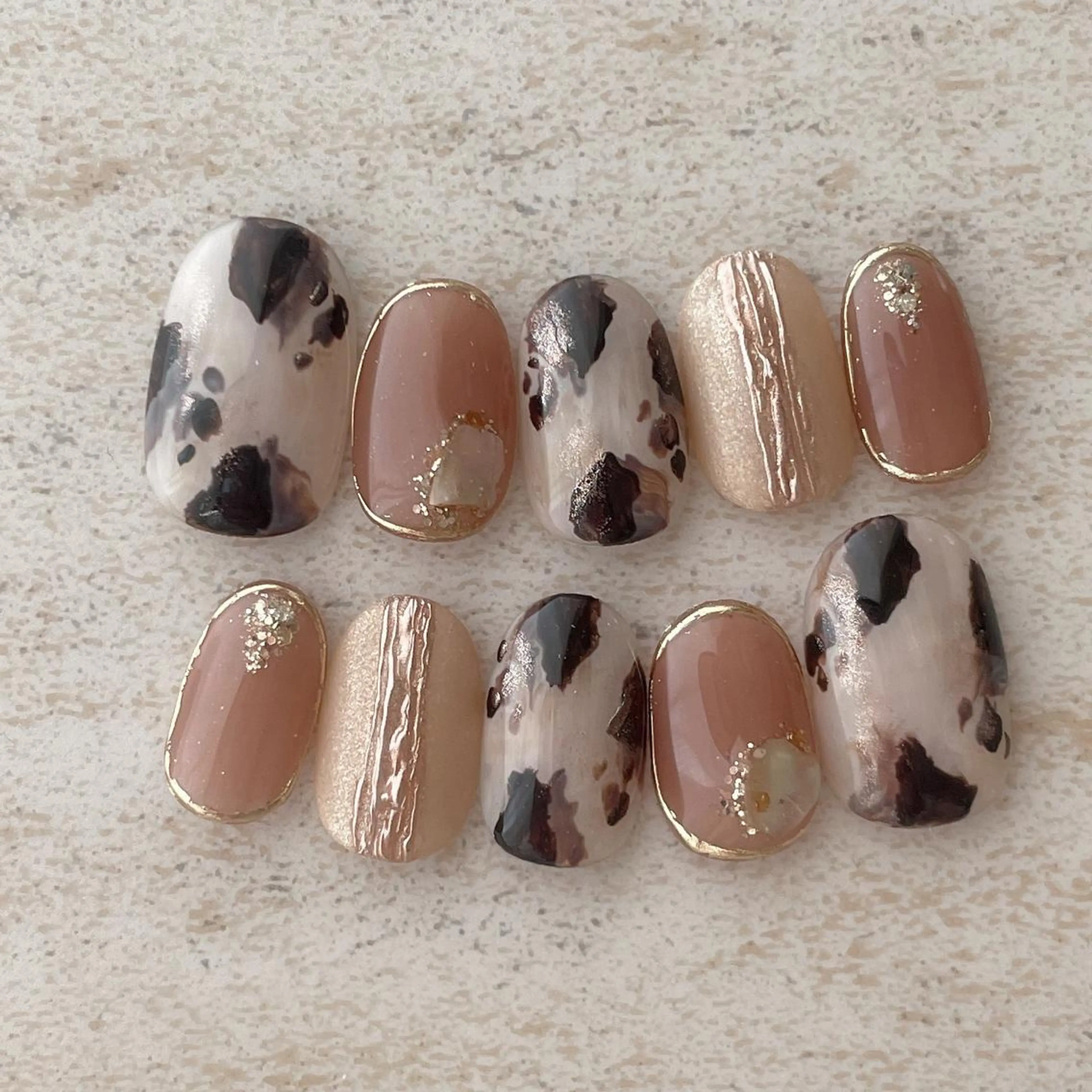 ネイル アニマル柄 ジェルネイル ニュアンスネイル amulet TOMOMIのネイルデザイン