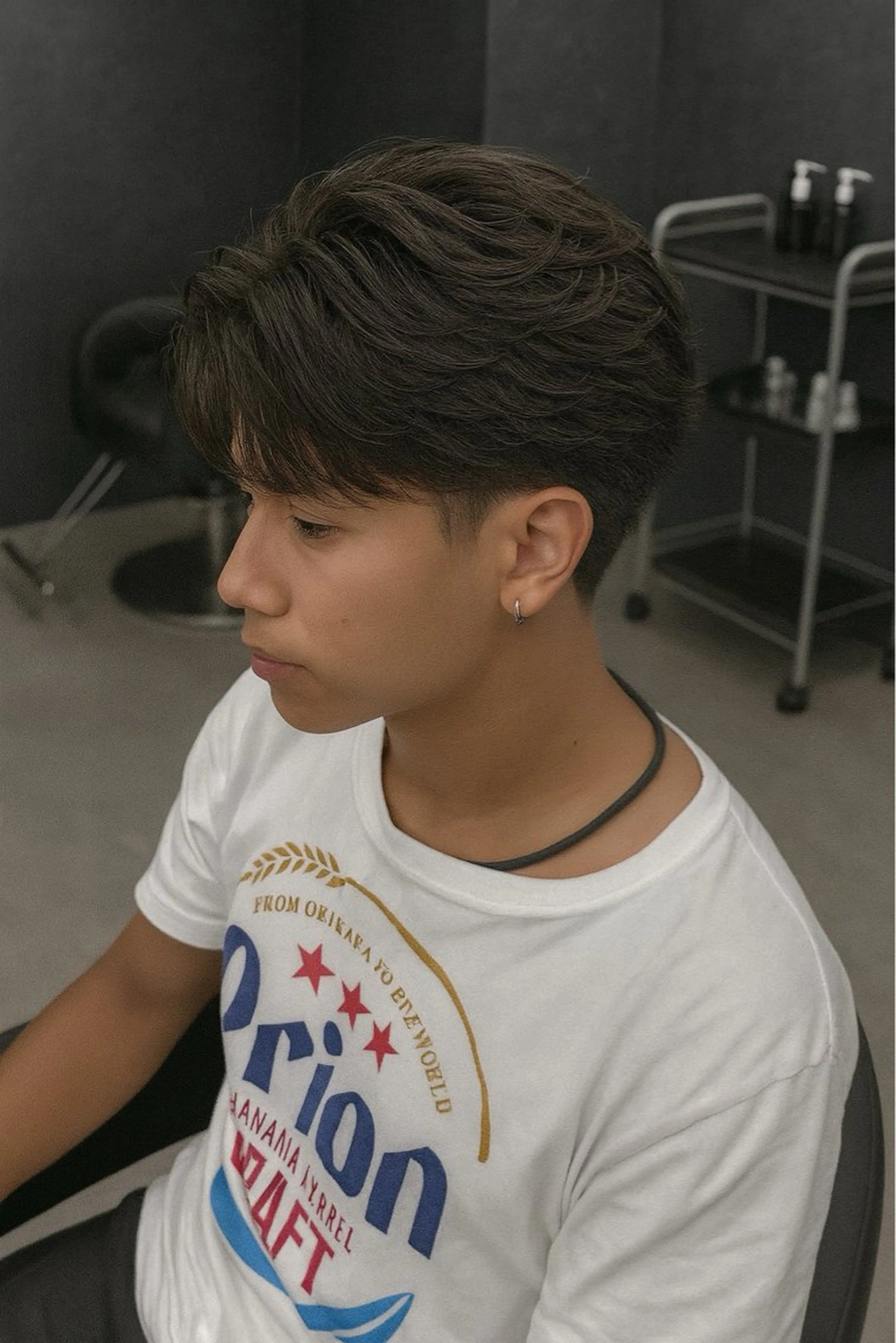 ミディアム パーマ ヘアアレンジ メンズ ミディアムパーマ メンズパーマ メンズツイストパーマ 波巻きパーマ ツイストパーマ カット トリートメント 🔥ニュアンス フェザー小林海斗🔥のヘアスタイル