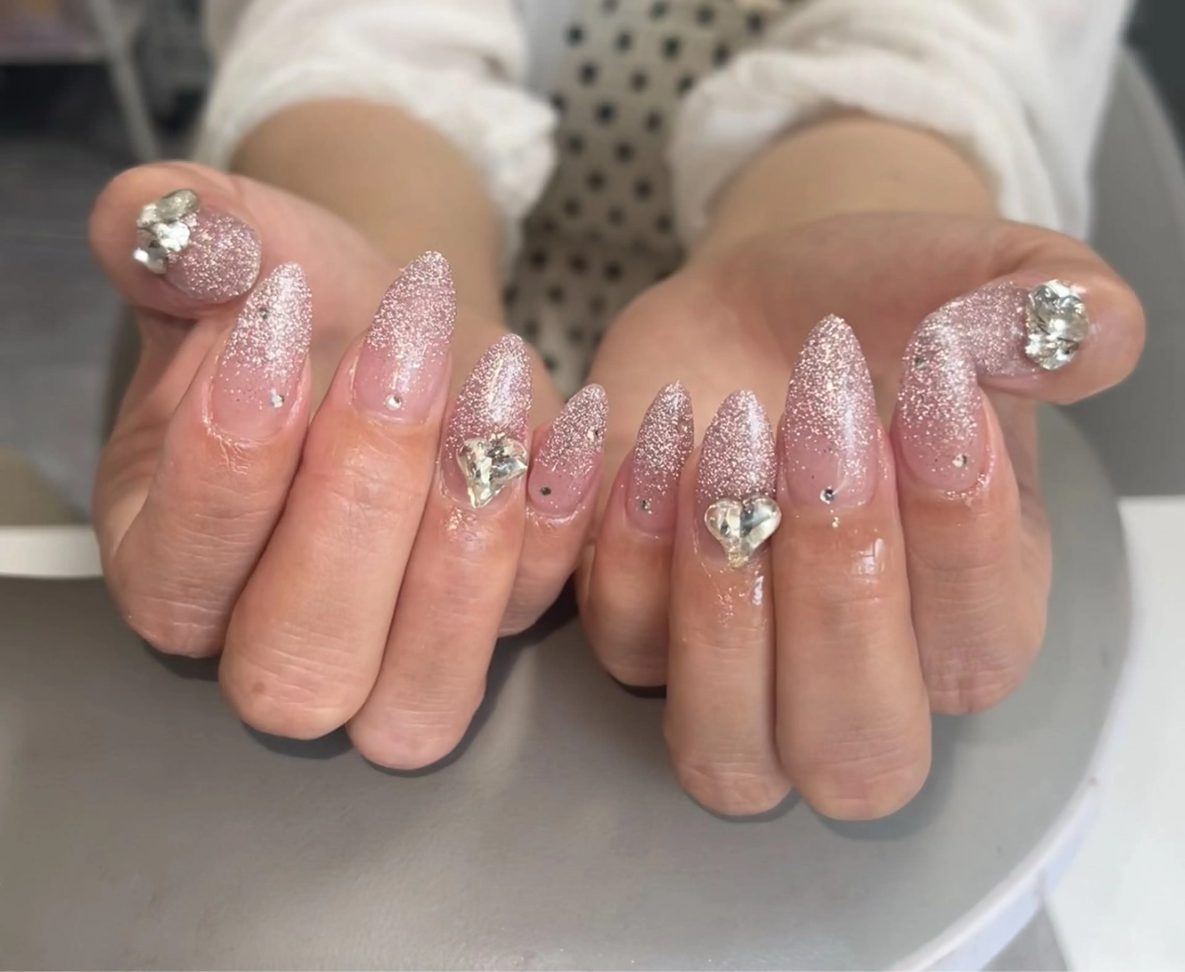 ネイル アートネイル グラデーション キラキラネイル ニュアンスネイル オフィスネイル ハンドネイル Amee Nail Salonのネイルデザイン
