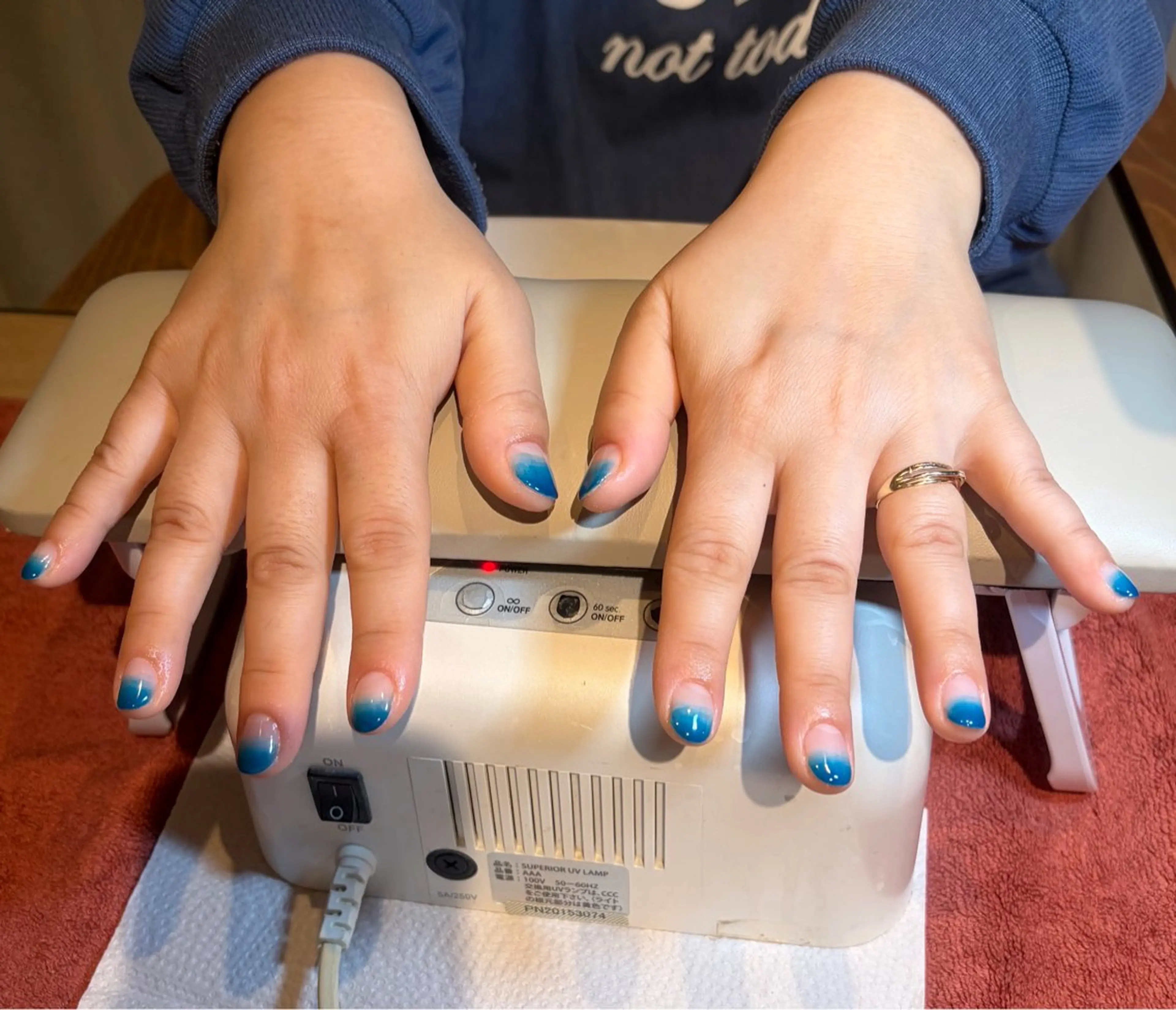 ネイル ブルー グラデーション ネイルサヴォイ本厚木 ⭐️あんりのネイルデザイン