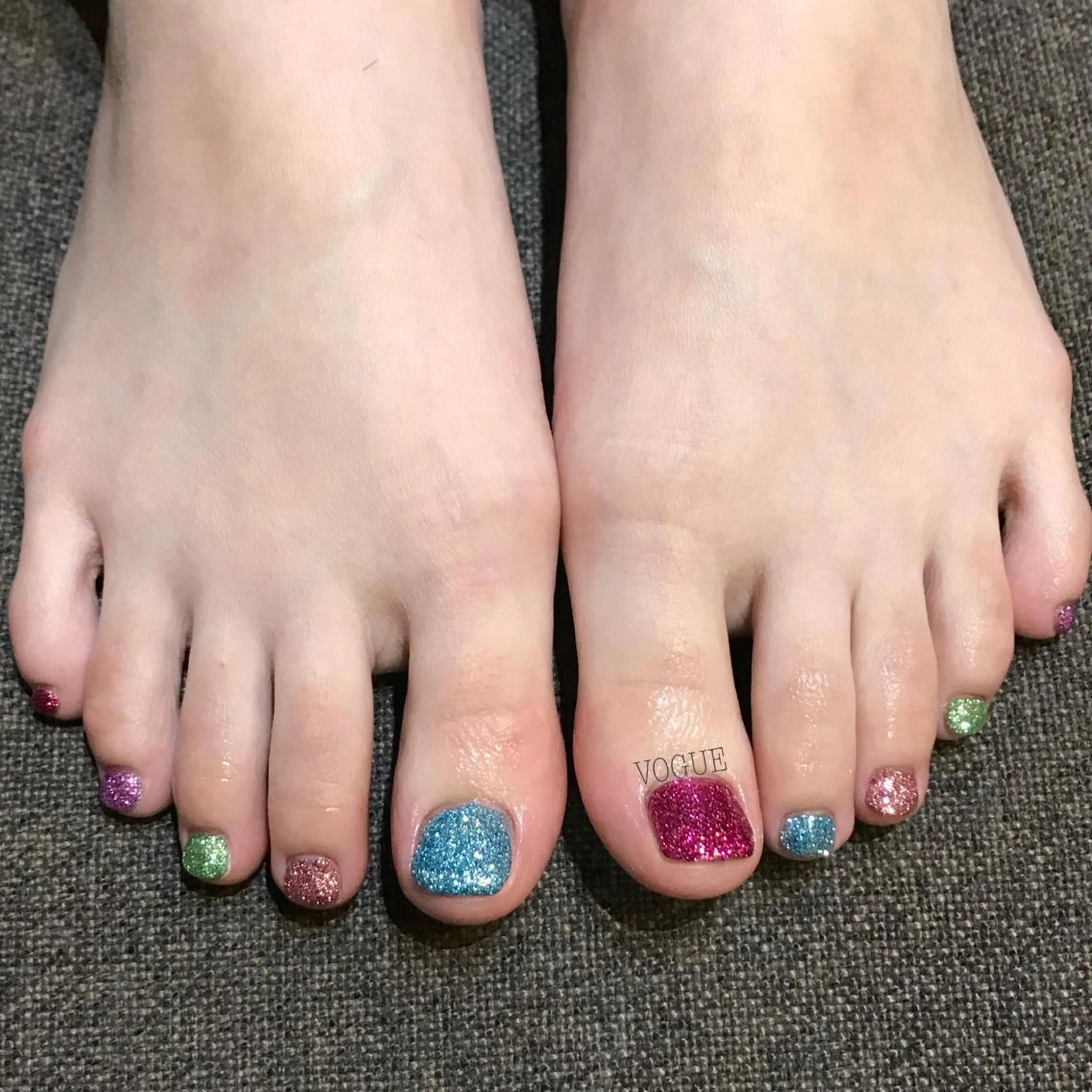 ネイル フットネイル ジェルネイル ラメ(グリッター) パステルネイル VOGUE ×SWANのネイルデザイン
