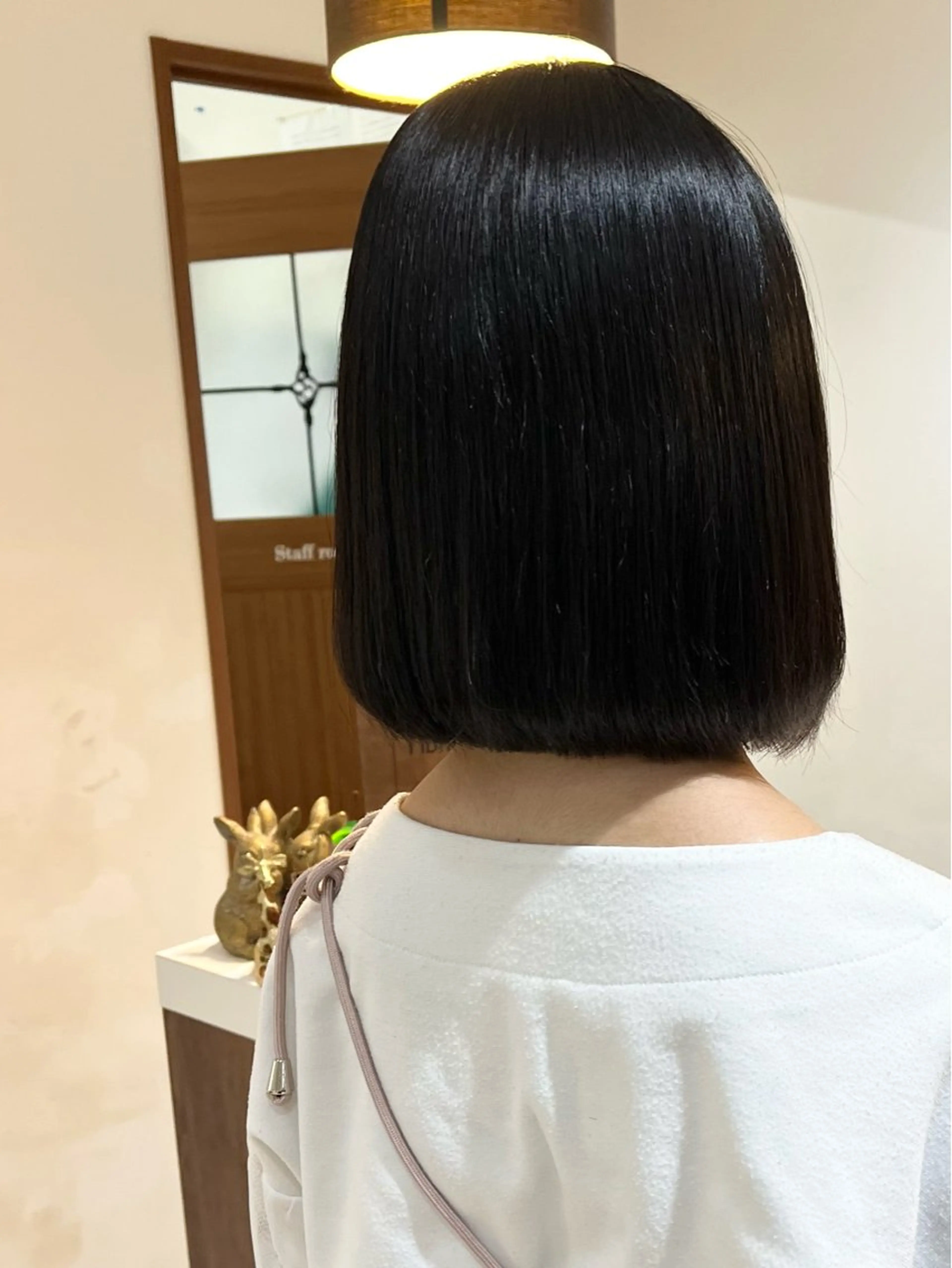 ショート ボブ 縮毛矯正 透明感カラー🕊️✨ Mayu🦮🩶のヘアスタイル