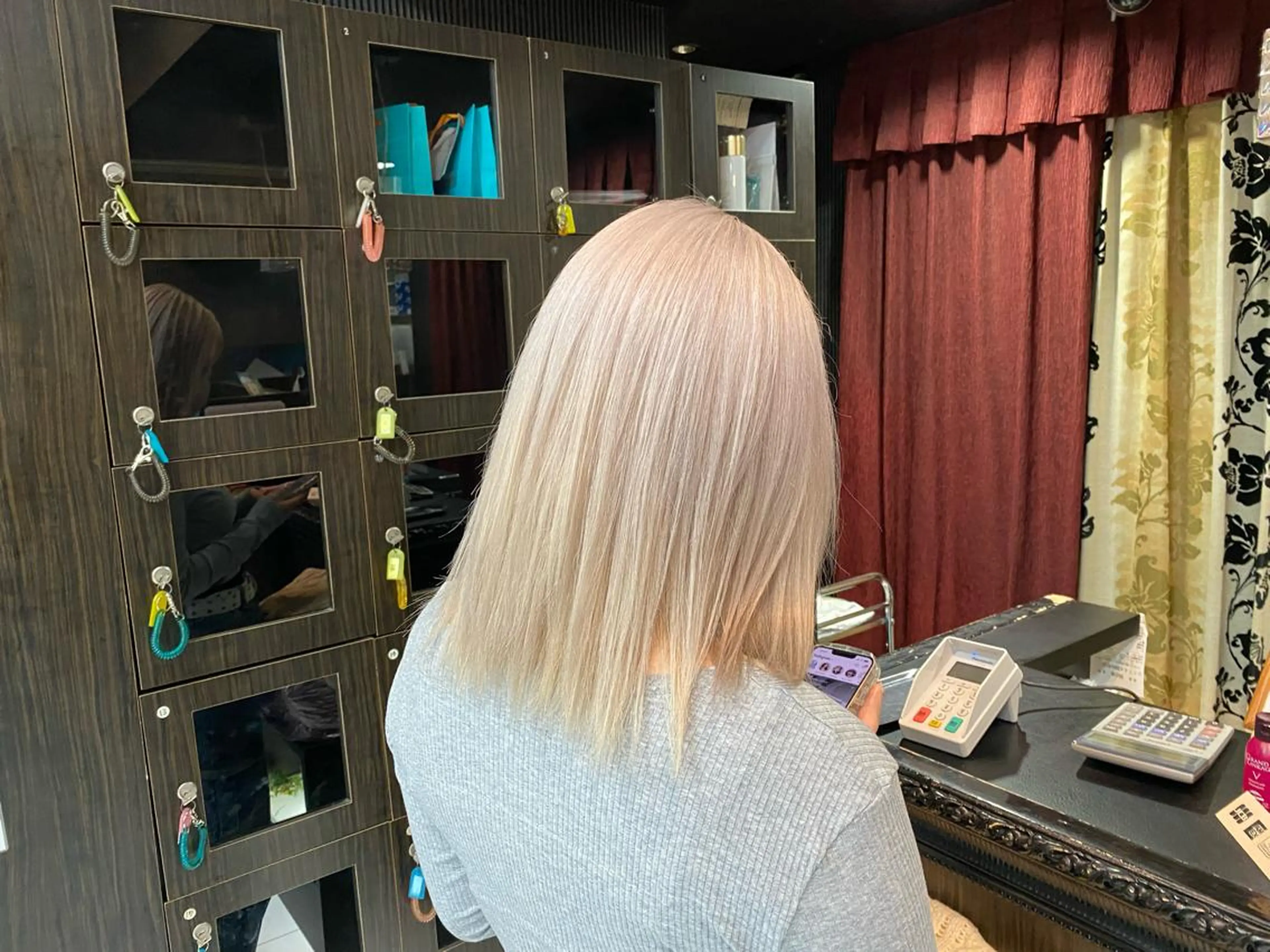 セミロング ヘアカラー ホワイト系はお任せ /ブリーチ/店長岩崎のヘアスタイル