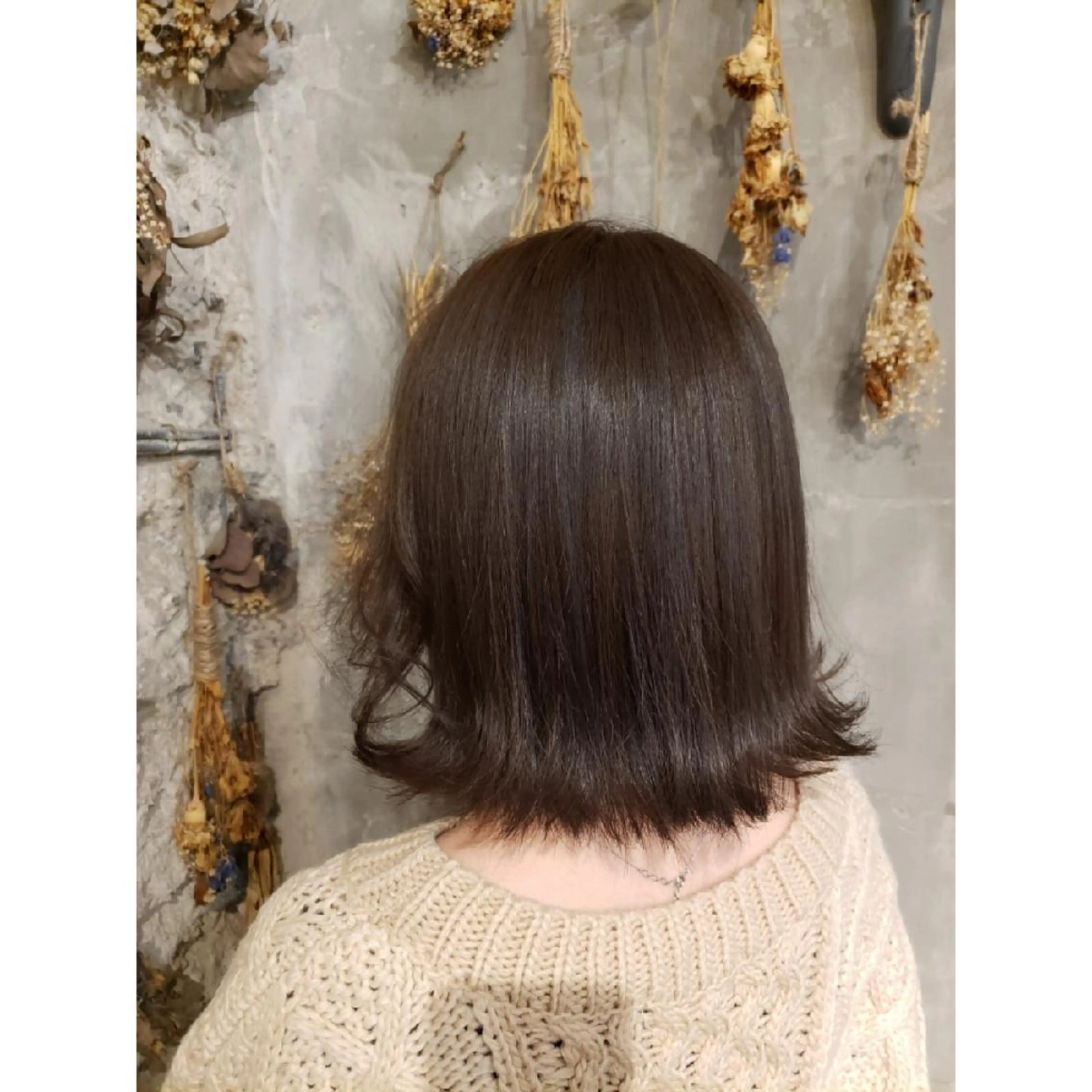 ミディアム カラー アッシュ アッシュグレー 透明感カラー 井尻 柚都歩のヘアスタイル