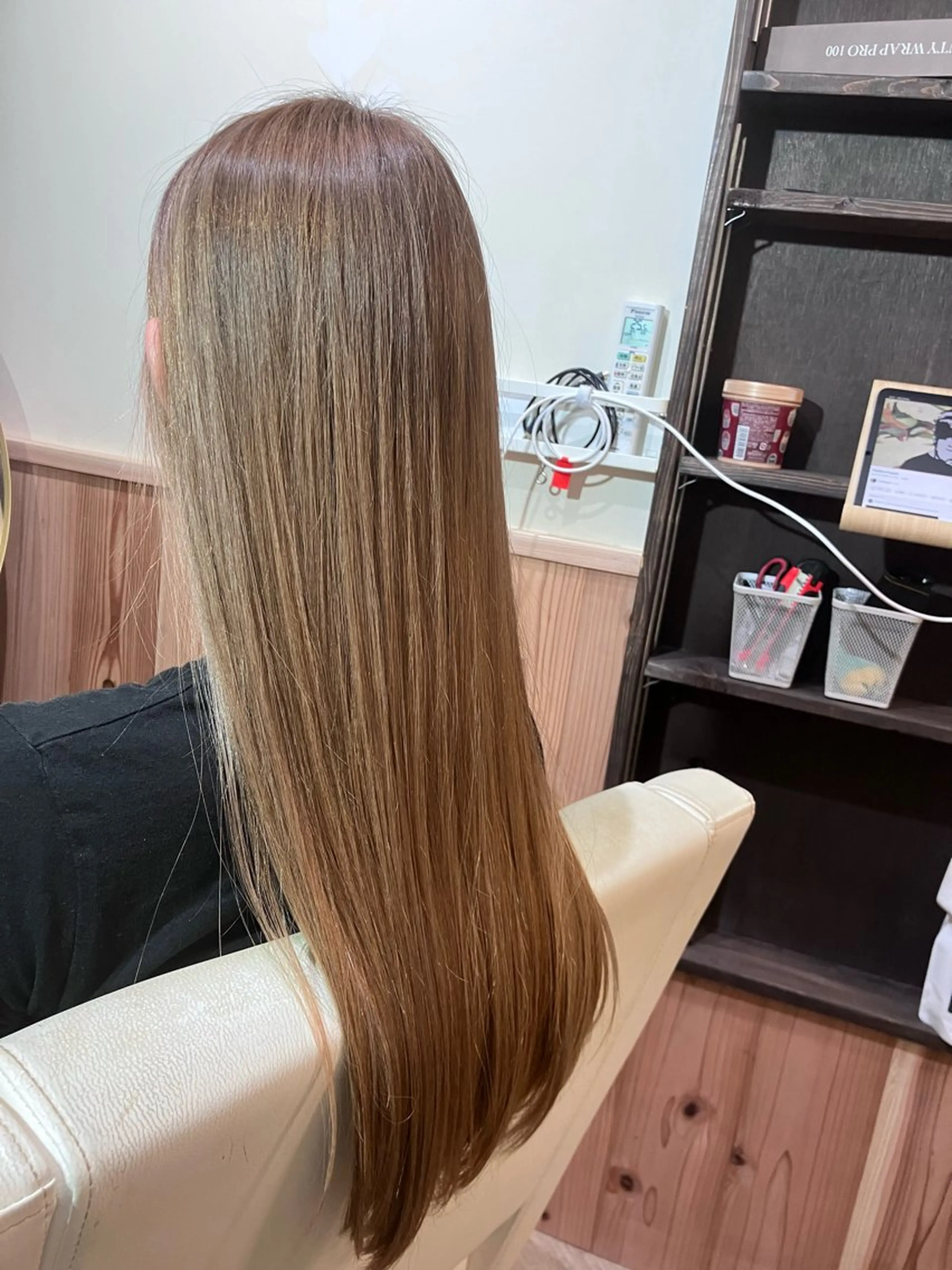 ロング カラー ブリーチ ヘアカラー トリートメント HAIR BASE ZAWAWA所属・レイヤー/ブリーチ| 特殊パーマ/赤澤のヘアスタイル