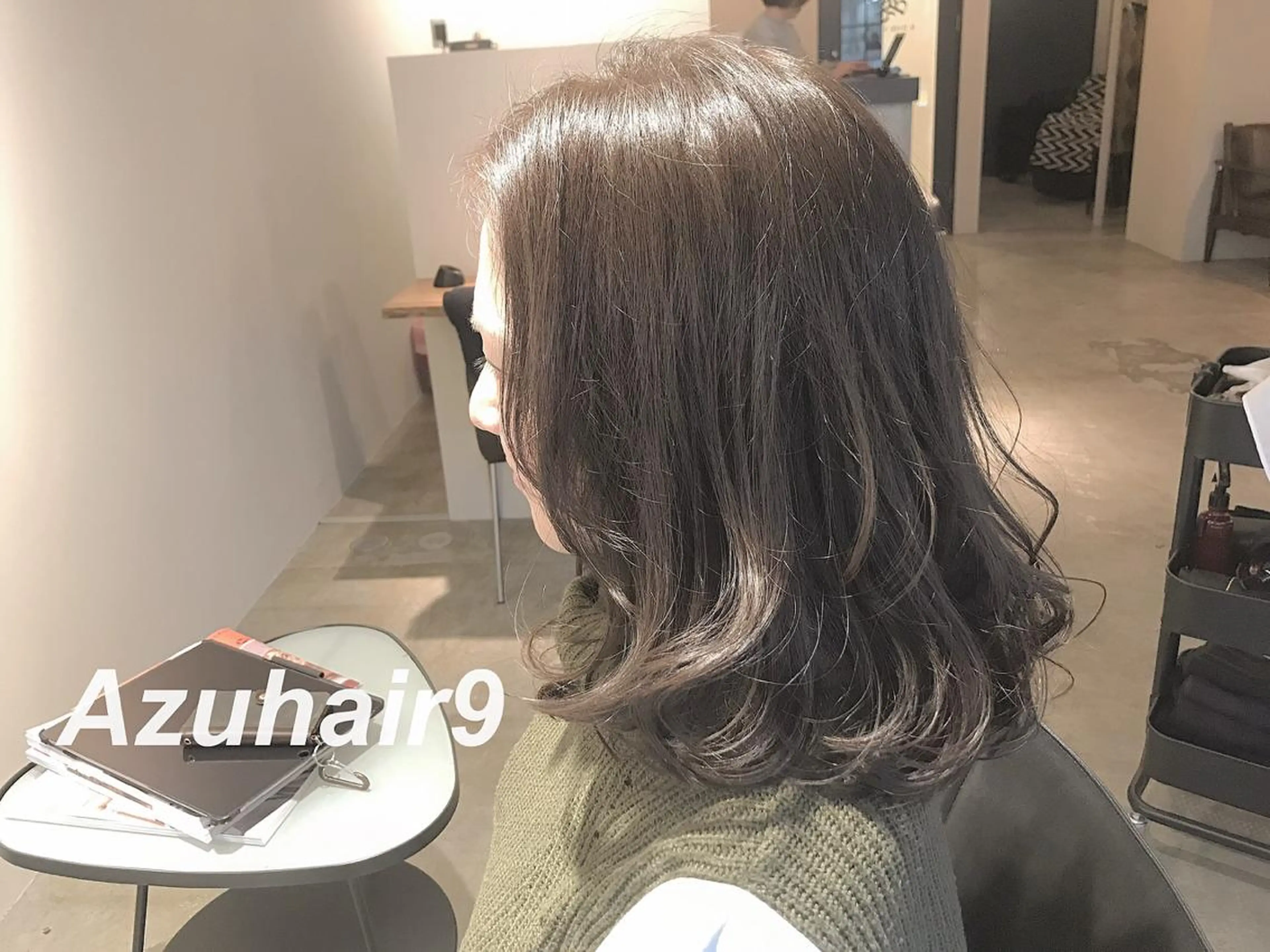 ミディアム カラー アッシュ ブラウンカラー 顔周りカット RHAIRSALON 西山梓のヘアスタイル